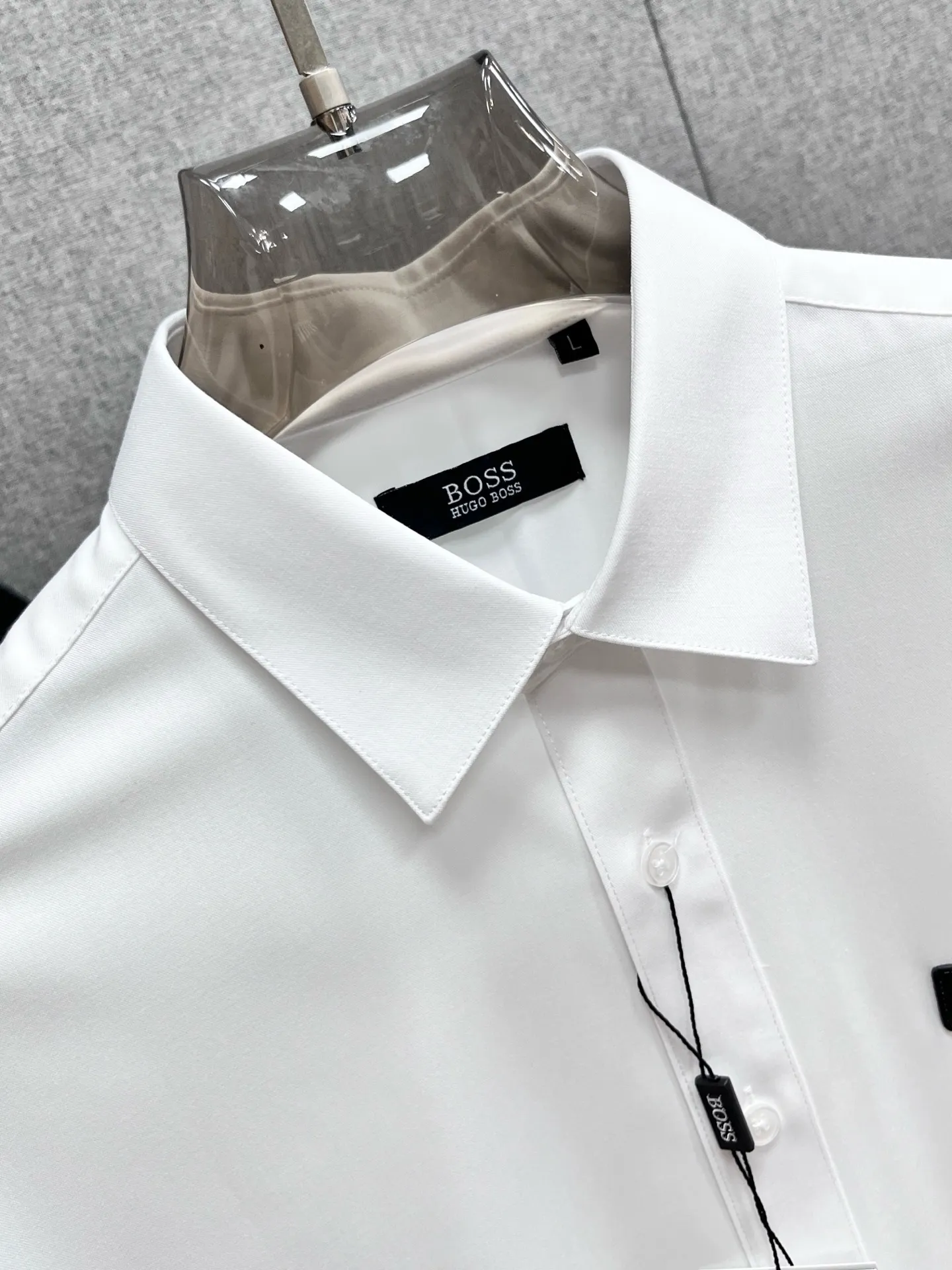 ⚜️BOSS ， ， ， 、 。 。 。Premium 。 ：Black、White ：38—44（M—4XL）