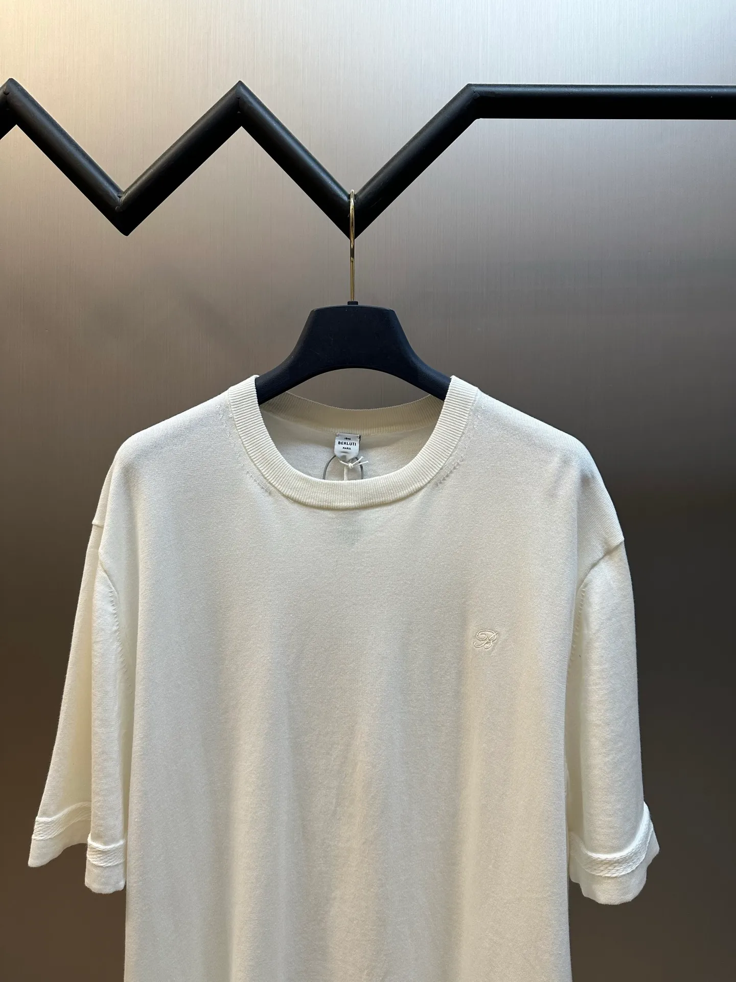Berluti Thabor embroidered logo short sleeves are made of 61% cotton + 39% mulberry silk blended yarn, imported from Germany (SOTO) 18 knitting machine, imported embroidery, wool jacquard fermentation wash size: s m l