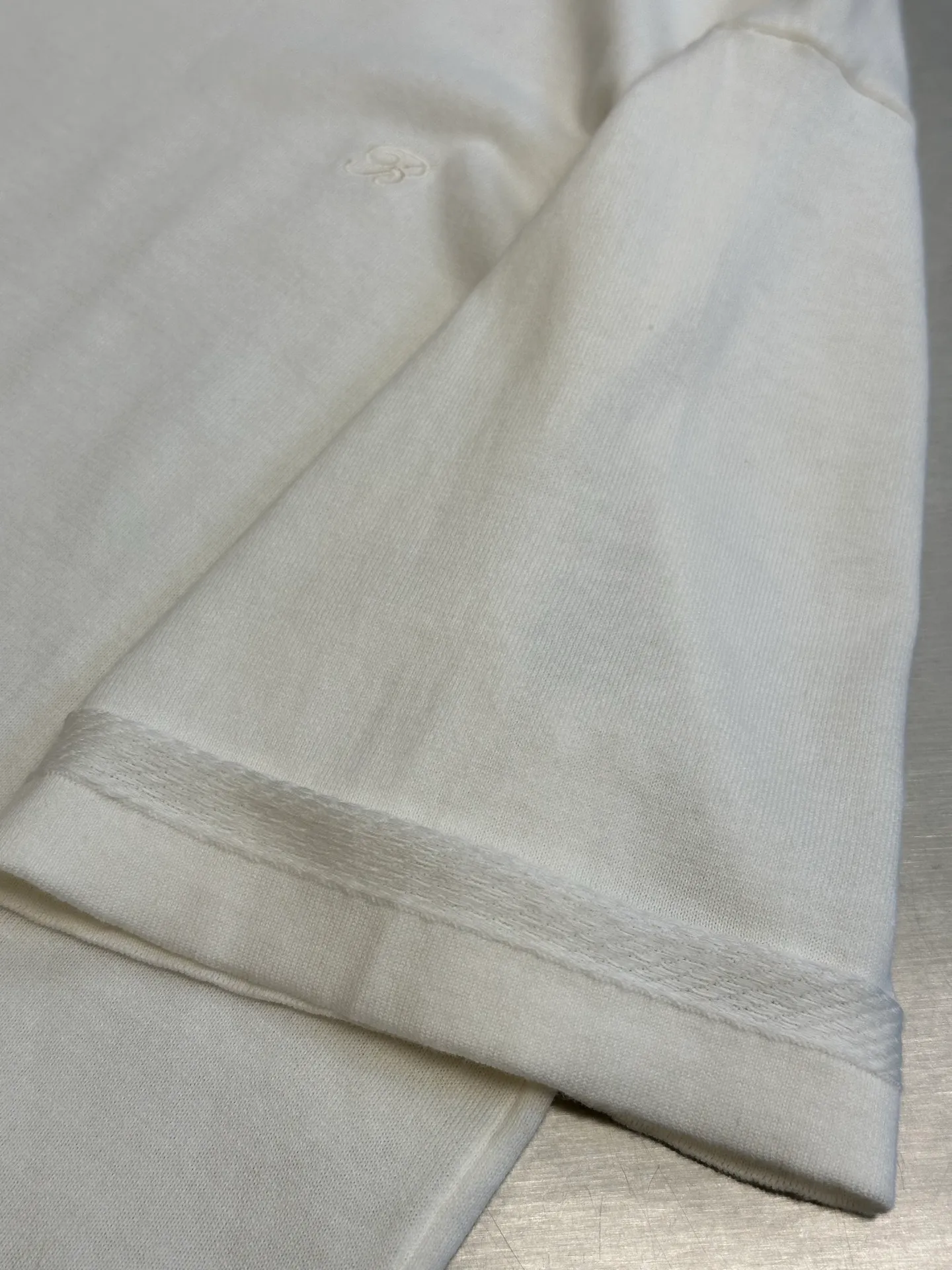 Berluti Thabor embroidered logo short sleeves are made of 61% cotton + 39% mulberry silk blended yarn, imported from Germany (SOTO) 18 knitting machine, imported embroidery, wool jacquard fermentation wash size: s m l