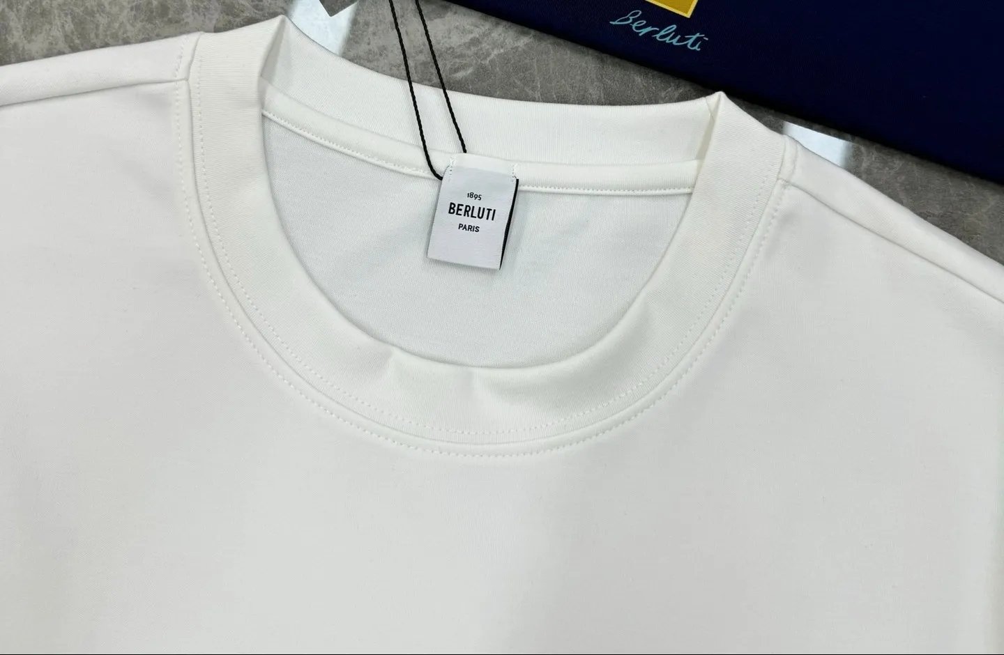 ⚜️Berluti 2026 New Arrival modal T-shirt. Classic sailboat graphic 3D heat transfer on the chest! The color combination is low-key and luxurious. High-temperature embossing. Clean, refreshing, simple and generous. Recommended items for any age [Fireworks] regular version! Smart style, custom-made, Kermodal comb fabric, high-quality fabric, naturally high-end! ! ! The surface is skin-friendly and smooth, and the fit is as comfortable as a baby! Color: Black.White.Sizes: s-xxl