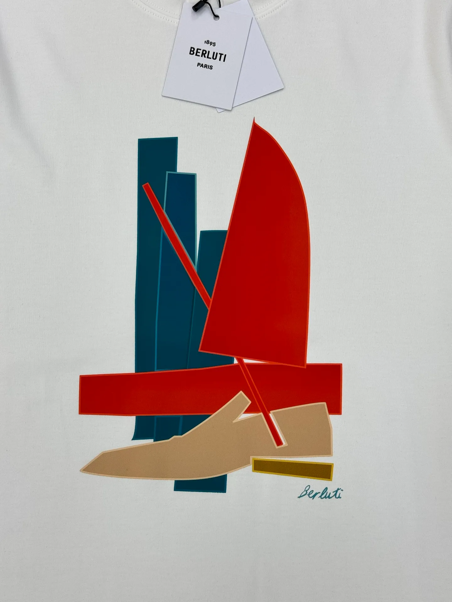 ⚜️Berluti 2026 New Arrival modal T-shirt. Classic sailboat graphic 3D heat transfer on the chest! The color combination is low-key and luxurious. High-temperature embossing. Clean, refreshing, simple and generous. Recommended items for any age [Fireworks] regular version! Smart style, custom-made, Kermodal comb fabric, high-quality fabric, naturally high-end! ! ! The surface is skin-friendly and smooth, and the fit is as comfortable as a baby! Color: Black.White.Sizes: s-xxl