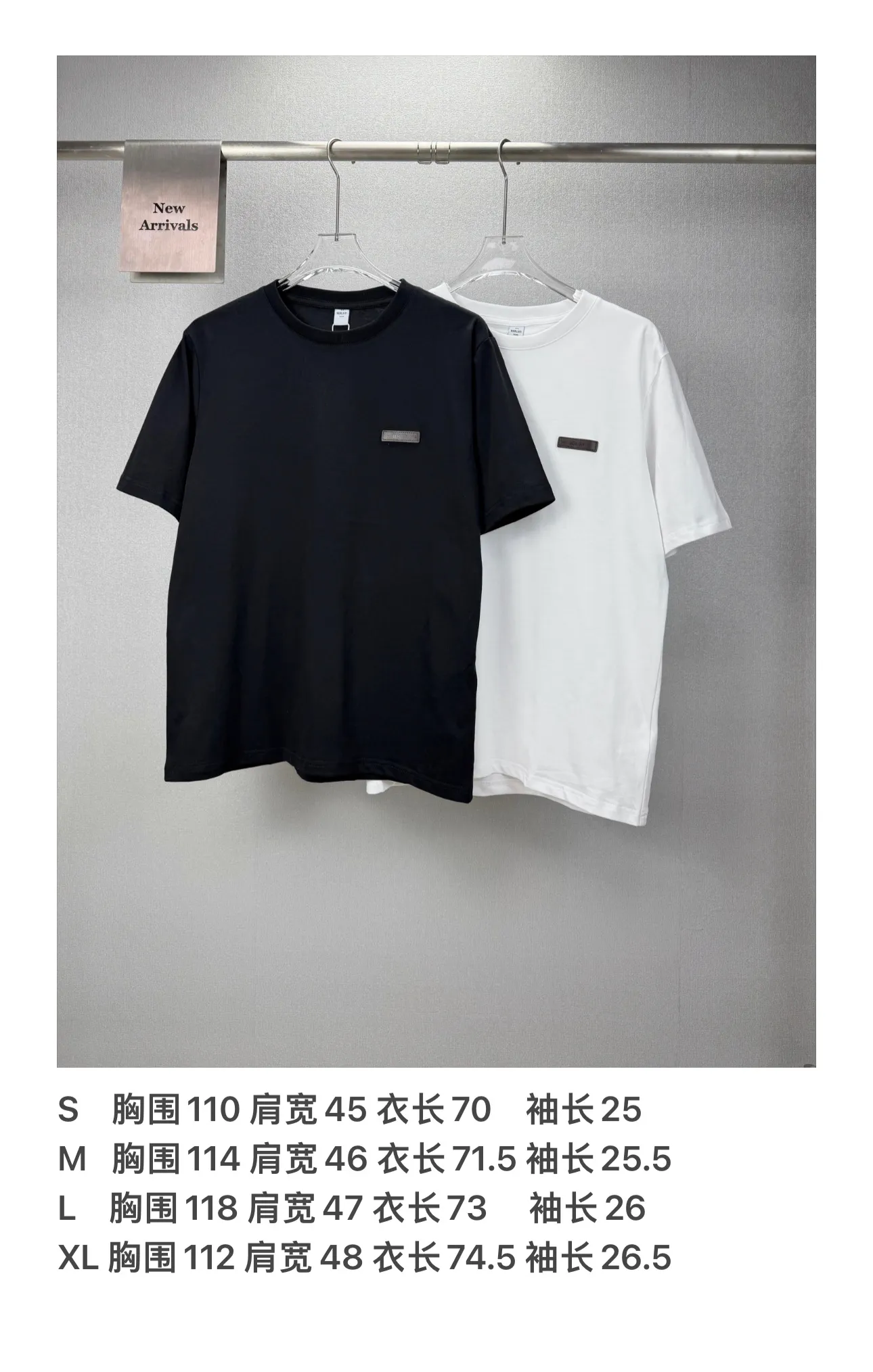 (Top version) BERLUTI 2026 New Arrival chest embroidery 🪡 Leather brand couple style short-sleeved T-shirt High version High version Original fabric Digital direct printing technology Internet celebrity Same Style High version High Quality😘😘 The fabric is made of weight double yarn pure cotton fabric. It feels super comfortable, fashionable and individual. Super Versatile. A good-looking T-shirt. Very suitable for both men and women. A must-have for everyone. Packaging and tag Collar label washed wheat complete 👍 Color: Black, White Size: S-XL