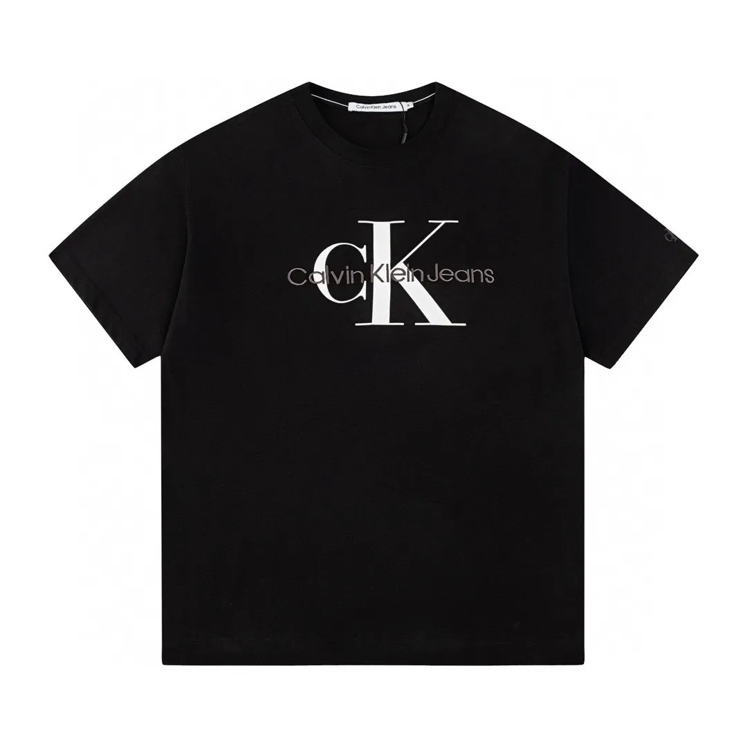 :C 002 ：Calvin Klein CK T ， + ， 。 g In Stock Calvin Klein CK ， Calvin Klein 。Calvin Klein 50 ， ， 。 C ， ， 、 、 、 。 Classiclogo ！ ， ， ， ， ， ！ :Black White Size：S-XL S： 68 110 50 M： 71 114 51 L： 74 118 52 XL： 77 122 53 （ 1～3cm）