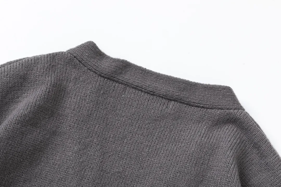 Ck Calvin Klein 24FW Gray v 𝐂𝐤 ， ， ， 。Gray ， ➕， ， ！ ，𝐂𝐤 Classic，Light Gray 。 ：Gray Size： S M L XL