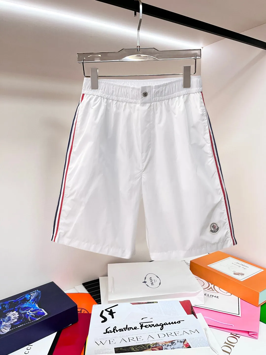 Descente's three-standard complete 2026 summer New Arrival men's casual shorts, advanced custom-made Breathable fabric, Breathable fabric, extremely stretchy and comfortable, impeccable details, top-grade accessories, original logo design concept, delicate and soft feel! The upper body fit is awesome! Size: M-XXXL Please state your height and weight when ordering