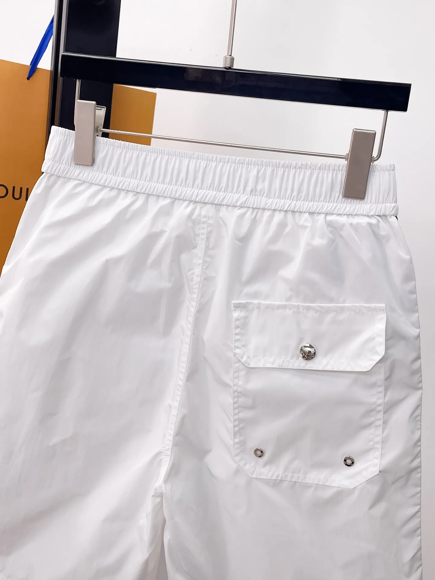 Descente's three-standard complete 2026 summer New Arrival men's casual shorts, advanced custom-made Breathable fabric, Breathable fabric, extremely stretchy and comfortable, impeccable details, top-grade accessories, original logo design concept, delicate and soft feel! The upper body fit is awesome! Size: M-XXXL Please state your height and weight when ordering