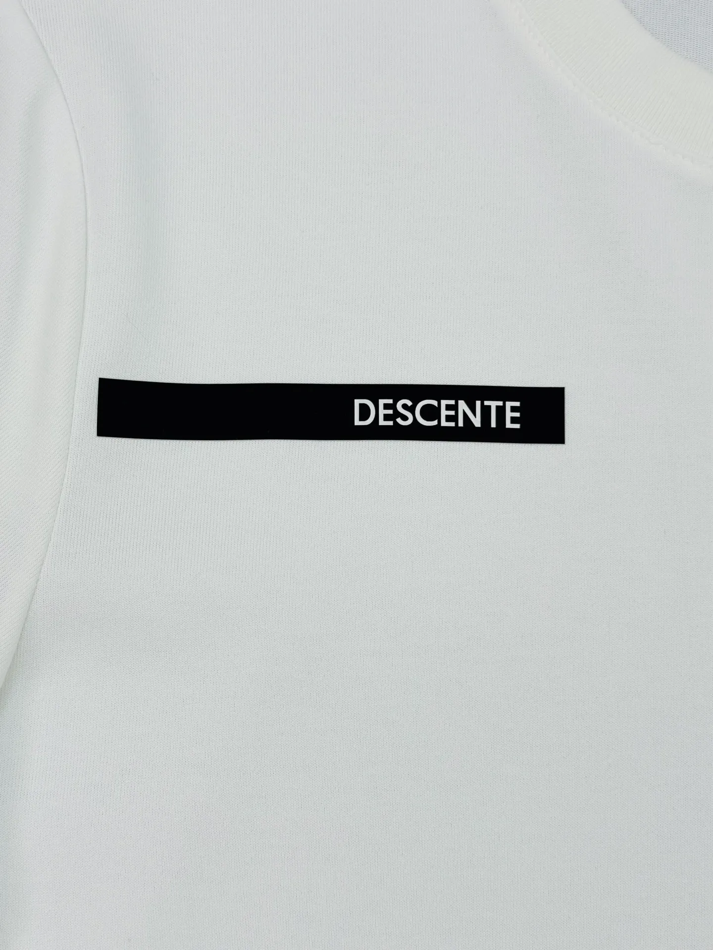 165 ⚜️DESCENT*Desante’s new T-shirt. Solid color recommended! Classic logo on the chest. Customized original silicone three-dimensional design on the cuffs. Simple and high-end. The fabric texture is extremely comfortable and breathable. It is unforgettable! Customized high-quality g-count cotton fabric. Comfortable and soft. Cool and drapey! Color: Black.White.Gray.Sizes: M-3XL fit ❗️ (S and 4XL.5XL can be customized) 175/140 catties recommended L