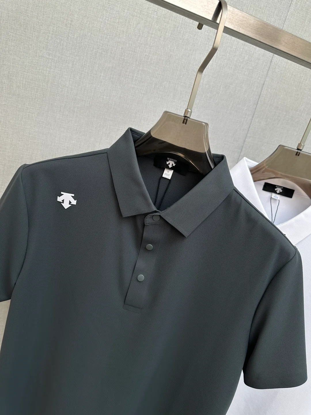 Top Quality 2026 new lapel, original customized fabric, soft to the touch. Top imported private goods, fashionable design and trendy short sleeves, without losing luxury. There is no doubt about the quality. The upper body effect is awesome, luxury official website Same Style! Size:M-4XL