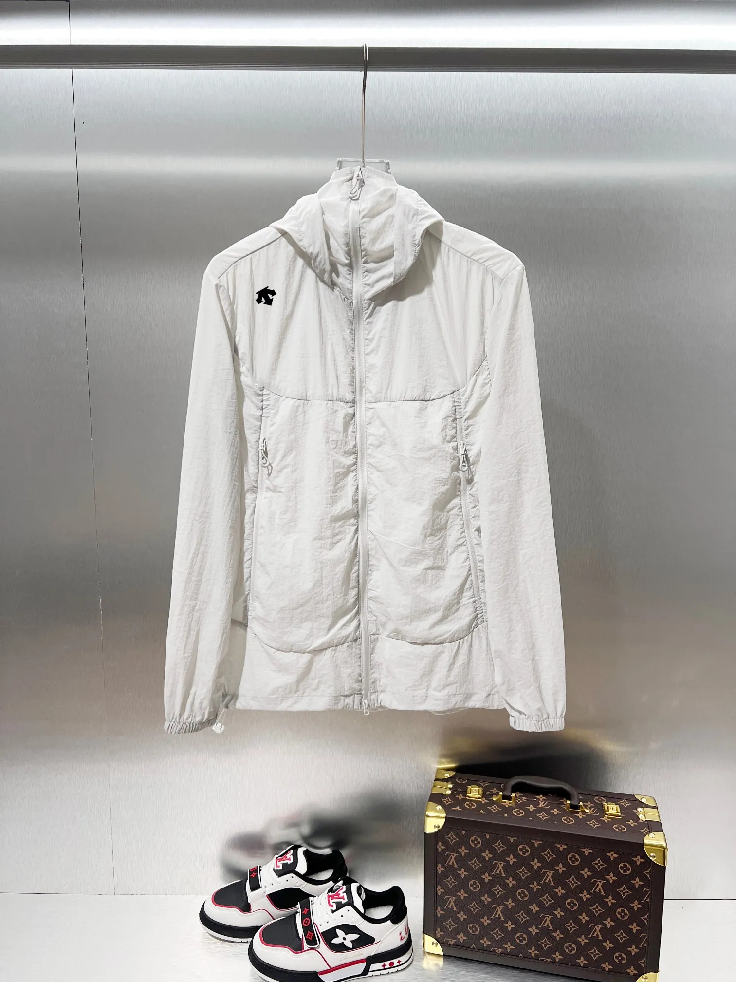 DESCENTE*Desante Classic Logo exquisite thick plate glue printing Original yarn technology blocks UV %98 hooded windbreaker sun protection jacket ✅Boutique top quality craftsmanship‼ Complete three standards ●Material 100% cotton ●Ultra-thin raw yarn ●Printing process ●Normal version ●Size: XL XXL XXXL 4XL
