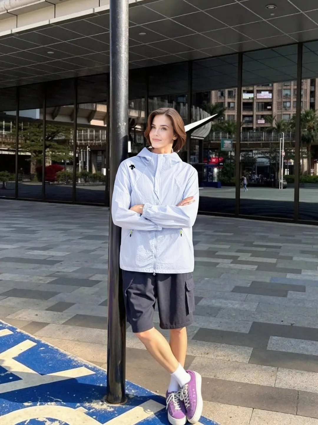 Official website picture DESCENTE BLANCALLTERRAI Outdoor men's and women's sun protection clothing, 100% nylon fabric is made of cutting-edge technology fabrics, UPF 70+ effectively blocks ultraviolet rays, is light and breathable and does not make you sweat. The nylon fiber itself has a high absorption rate of ultraviolet rays, and has the characteristics of being light, wear-resistant and quick-drying, allowing you to enjoy cool protection during outdoor sports. The slim cut and simple design make it easy to control whether you are hiking in the mountains, roaming in the city, or vacationing at the beach, achieving a fashionable and functional style. No fear of the scorching sun, no fear of challenges. Descente will protect every inch of your sunshine. Color: rock gray/ice blue/shell pink/milk white/roland purple Size: M-3XL