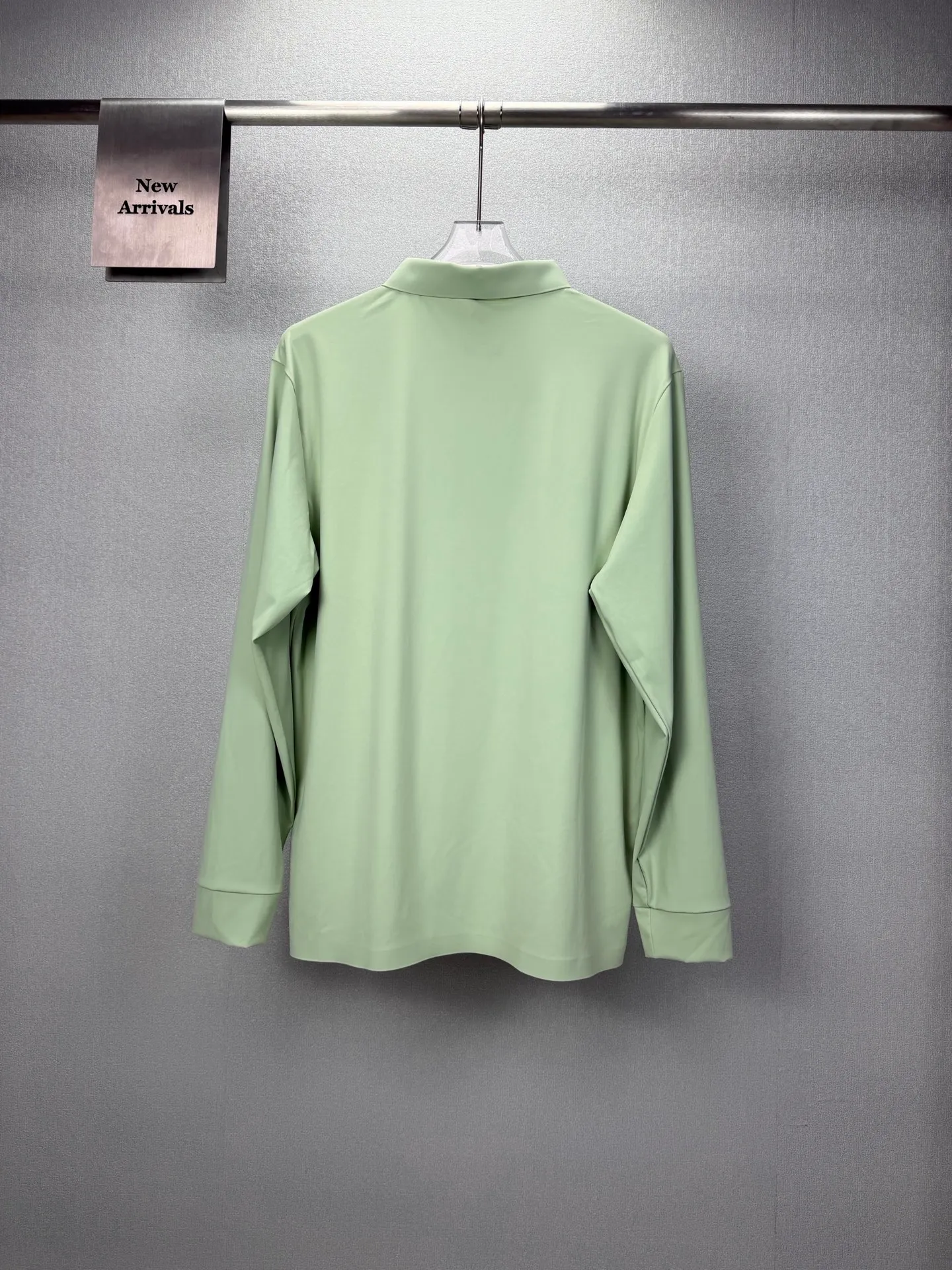 Descente 2026 New Arrival Classic Badge Logo Couple Style Lapel Long Sleeve Quick-drying Clothing High Version High Version Original Fabric Digital Direct Inkjet Printing Technology Internet Celebrity Same Style High Version High Quality😘😘 The fabric is made of technological quick-drying material, super comfortable to the touch, fashionable and individual. Super Versatile, a good-looking quick-drying shirt, very suitable for both men and women. A must-have for everyone. Packaging, tag, collar label, washed wheat, complete👍 Color: Light Green Size: M-4XL