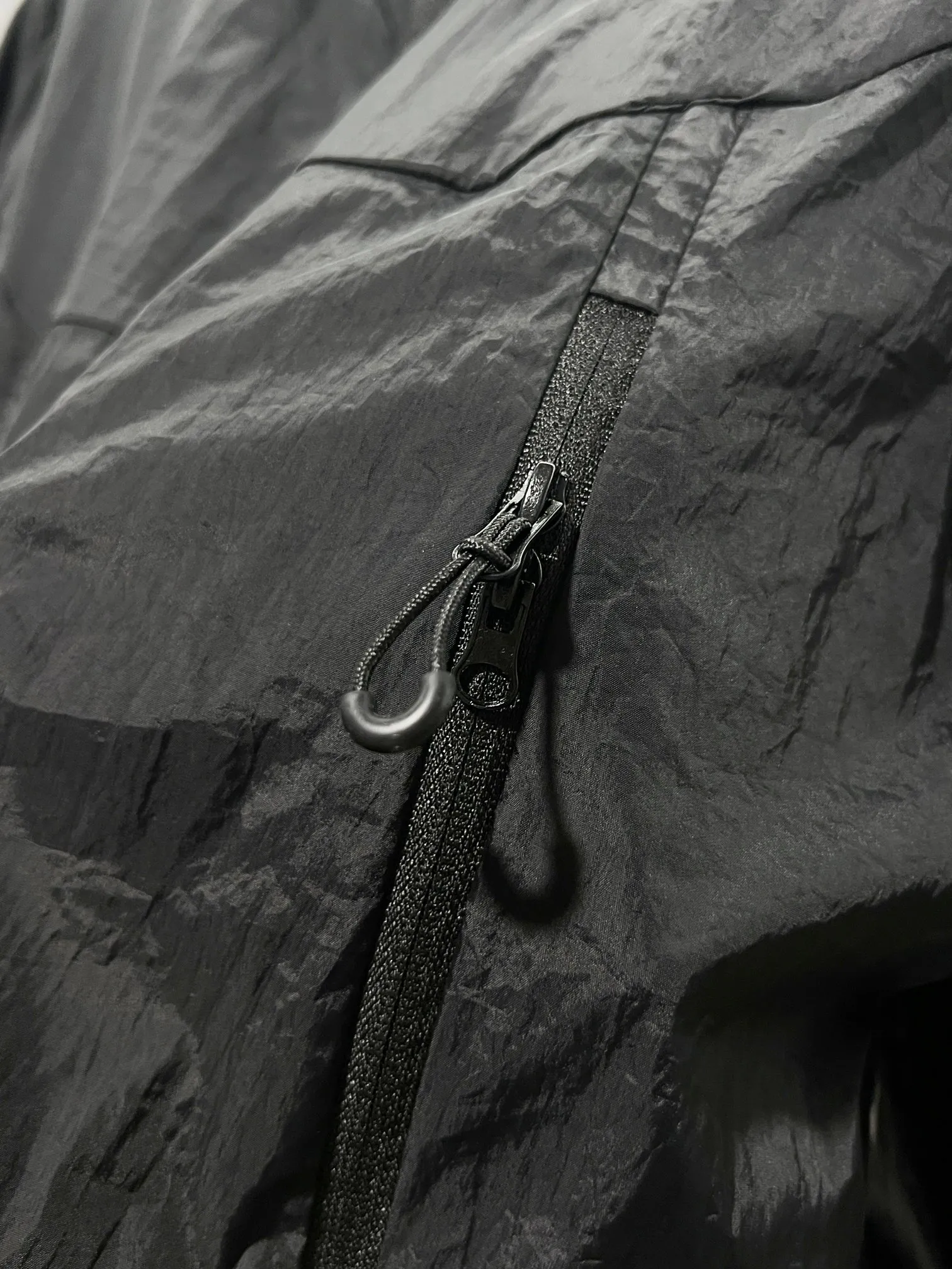 DESCENTE*Desante Classic Logo exquisite thick plate glue printing Original yarn technology blocks UV %98 hooded windbreaker sun protection jacket ✅Boutique top quality craftsmanship‼ Complete three standards ●Material 100% cotton ●Ultra-thin raw yarn ●Printing process ●Normal version ●Size: XL XXL XXXL 4XL