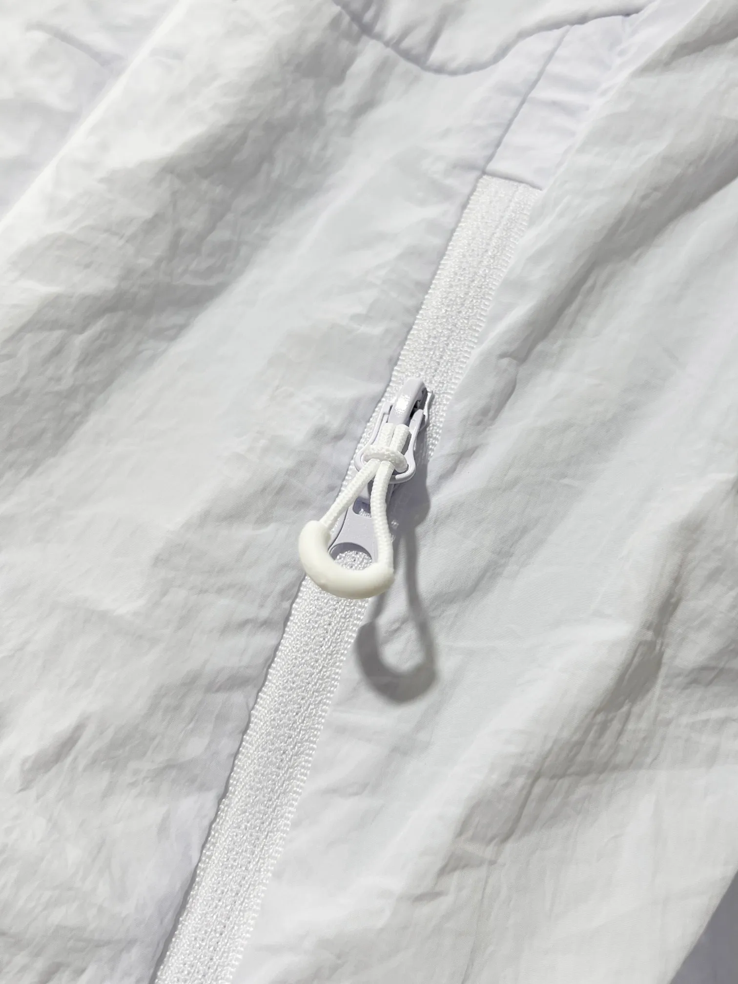 DESCENTE*Desante Classic Logo exquisite thick plate glue printing Original yarn technology blocks UV %98 hooded windbreaker sun protection jacket ✅Boutique top quality craftsmanship‼ Complete three standards ●Material 100% cotton ●Ultra-thin raw yarn ●Printing process ●Normal version ●Size: XL XXL XXXL 4XL