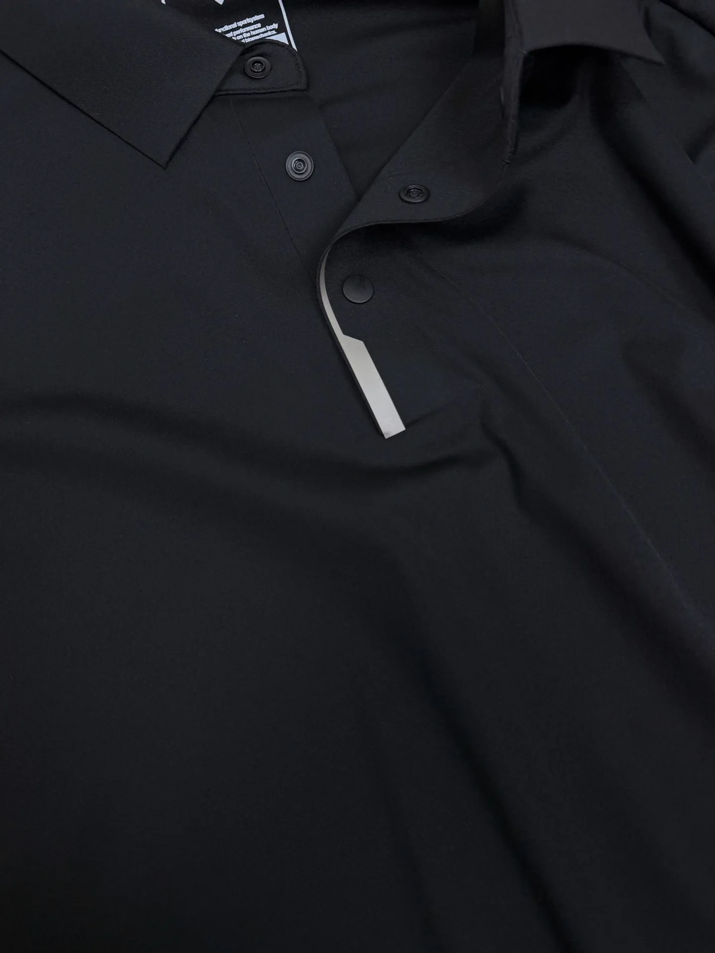 Descente 2026 New Arrival Classic Badge Logo Couple Style Lapel Long Sleeve Quick-drying Clothing High Version High Version Original Fabric Digital Direct Inkjet Printing Technology Internet Celebrity Same Style High Version High Quality😘😘 The fabric is made of technological quick-drying material, super comfortable to the touch, fashionable and individual. Super Versatile, a good-looking quick-drying shirt, very suitable for both men and women. A must-have for everyone. Packaging, tag, collar label, washed wheat, complete👍 Color: Black Size: M-4XL