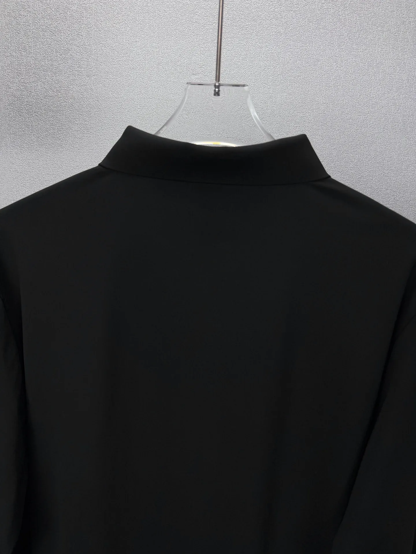 Descente 2026 New Arrival Classic Badge Logo Couple Style Lapel Long Sleeve Quick-drying Clothing High Version High Version Original Fabric Digital Direct Inkjet Printing Technology Internet Celebrity Same Style High Version High Quality😘😘 The fabric is made of technological quick-drying material, super comfortable to the touch, fashionable and individual. Super Versatile, a good-looking quick-drying shirt, very suitable for both men and women. A must-have for everyone. Packaging, tag, collar label, washed wheat, complete👍 Color: Black Size: M-4XL