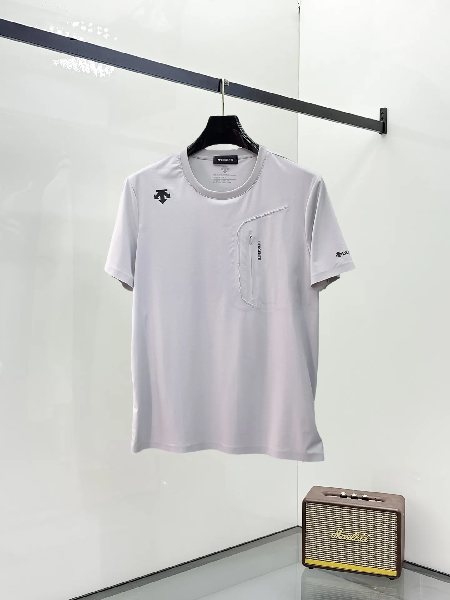 Descente's top products 🐮2026 Spring and Summer New Arrival first counter, the latest New Arrival short-sleeved round neck T-shirt Premium customized design, avant-garde and fashionable! Brand logo heavy craftsmanship design Premium customized quick-drying fabric. Soft to the touch. Comfortable to wear. Counter-level exquisite stitching. Fine workmanship. The upper body effect is incomparably handsome! A must-have item for a stylish man! Sizes:M-XXXL