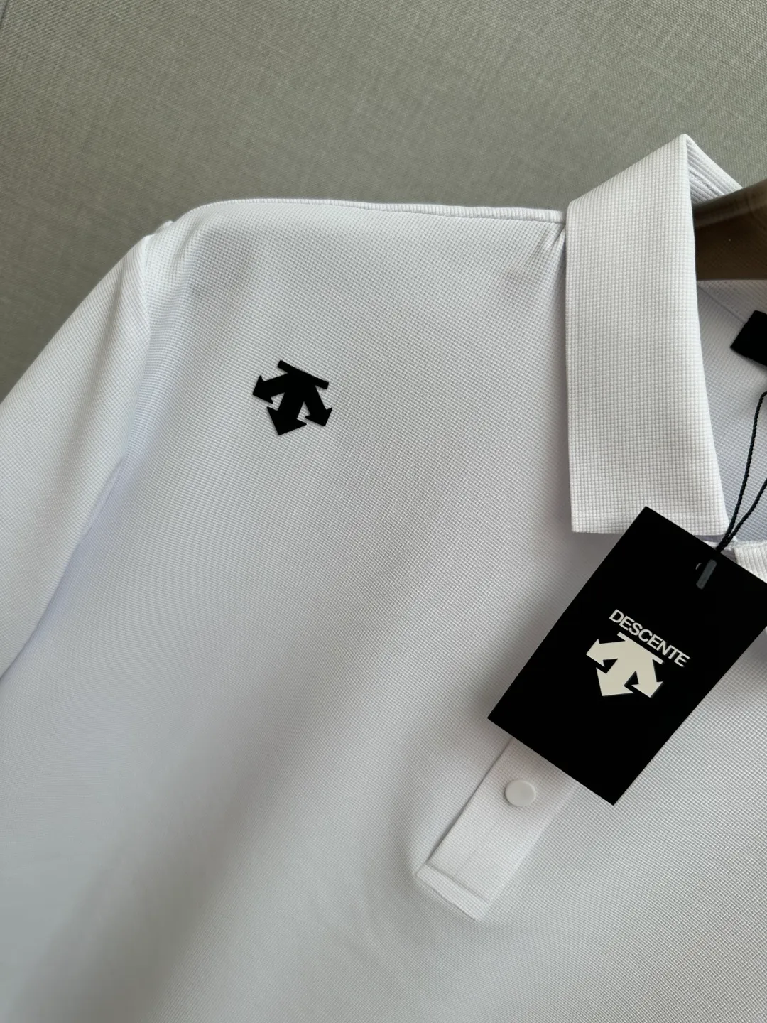 Top Quality 2026 new lapel, original customized fabric, soft to the touch. Top imported private goods, fashionable design and trendy short sleeves, without losing luxury. There is no doubt about the quality. The upper body effect is awesome, luxury official website Same Style! Size:M-4XL