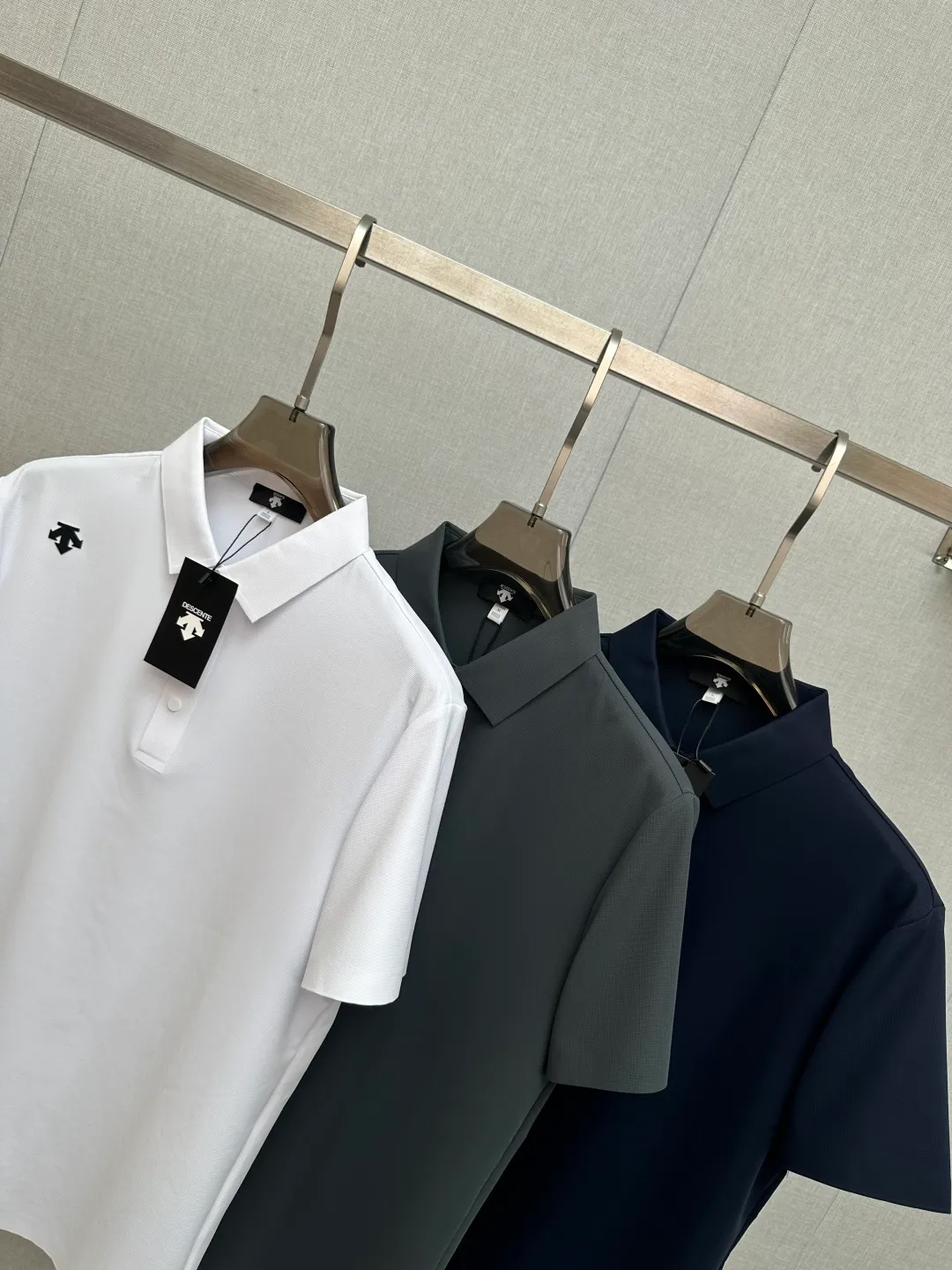Top Quality 2026 new lapel, original customized fabric, soft to the touch. Top imported private goods, fashionable design and trendy short sleeves, without losing luxury. There is no doubt about the quality. The upper body effect is awesome, luxury official website Same Style! Size:M-4XL