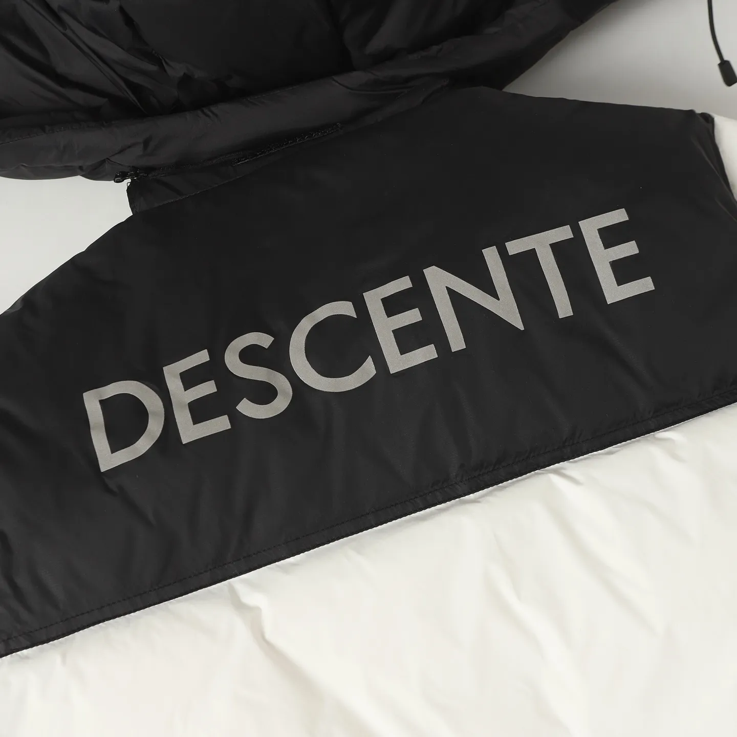D*scente｜ * / ， ， ， ， ，90 ， ， ！ ， ， ， ， ， logo ! ， 、 Breathable ， ， ～～ ：Black、White、Red Size：XS、S、M、L、XL、XXL