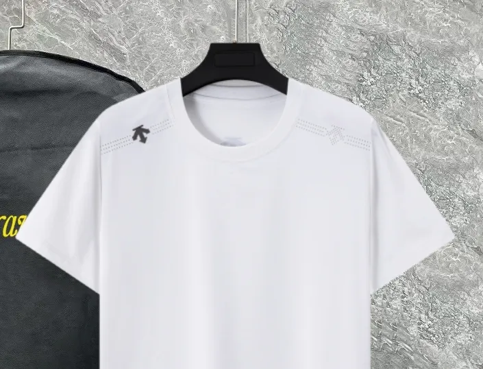 ⚜️DESCENTE ATHLETIC Desante 26s New Arrival quick-drying functional short-sleeved T-shirt for men and women Same Style❤️Lightweight Breathable fabric, perfect for summer sports or daily life, comfortable to wear and free to move. Simple Classic brand logo, Breathable functional design with laser holes on the back. Full score for comfort and Breathability. It’s great for running and fitness! The quick-drying fabric absorbs sweat and dries quickly, so it doesn’t feel stuffy even after heavy sweating. It’s still smooth and durable after being machine washed multiple times! Sizes: L-5XL Please state your height and weight when placing an order