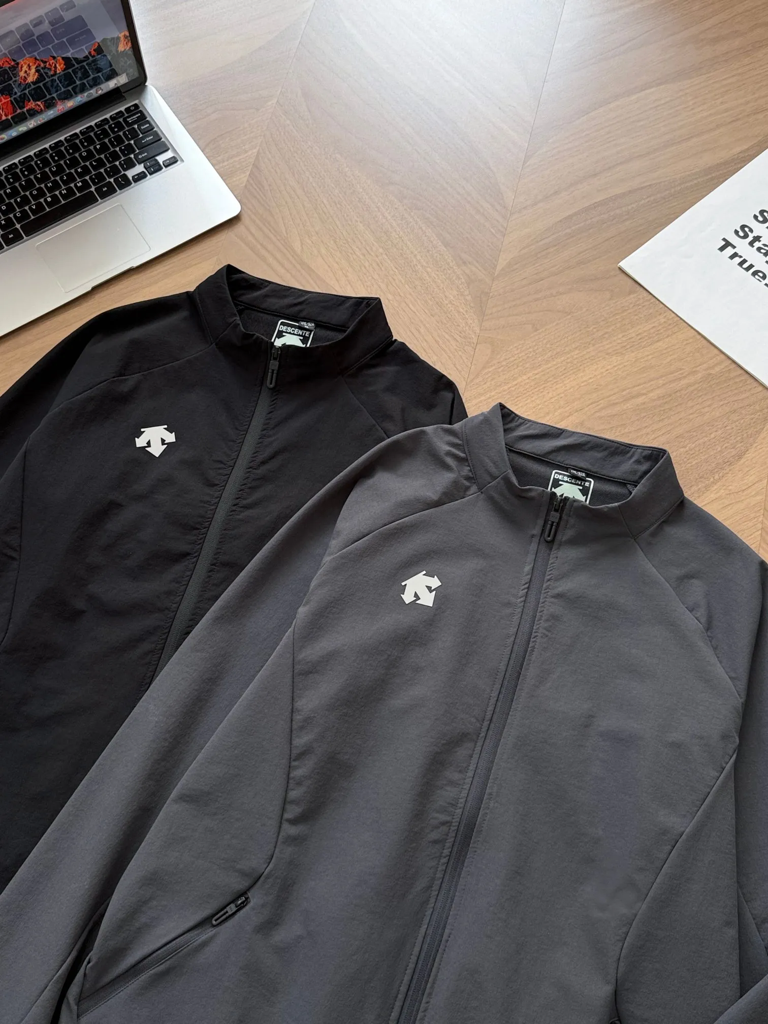9980# DESCENTE/ New Arrival ！ Classic， Quality ！！！ 👍 ， ， ， ！Breathable ， ， ， T ！ ， ， ， ， ！ Versatile。 LOGO ！ ，👍 ！ ：Black Gray Size：L-4XL