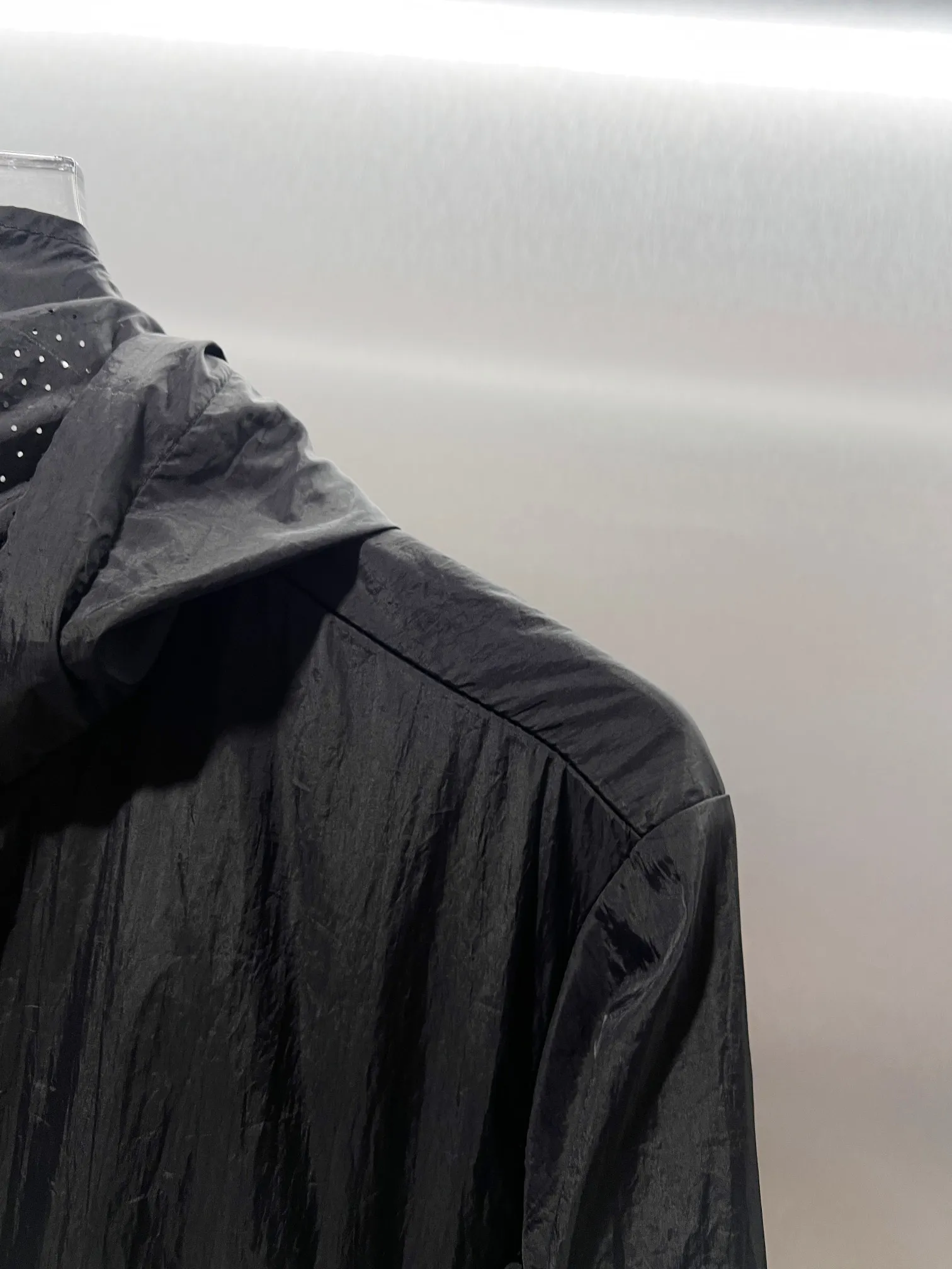 DESCENTE*Desante Classic Logo exquisite thick plate glue printing Original yarn technology blocks UV %98 hooded windbreaker sun protection jacket ✅Boutique top quality craftsmanship‼ Complete three standards ●Material 100% cotton ●Ultra-thin raw yarn ●Printing process ●Normal version ●Size: XL XXL XXXL 4XL