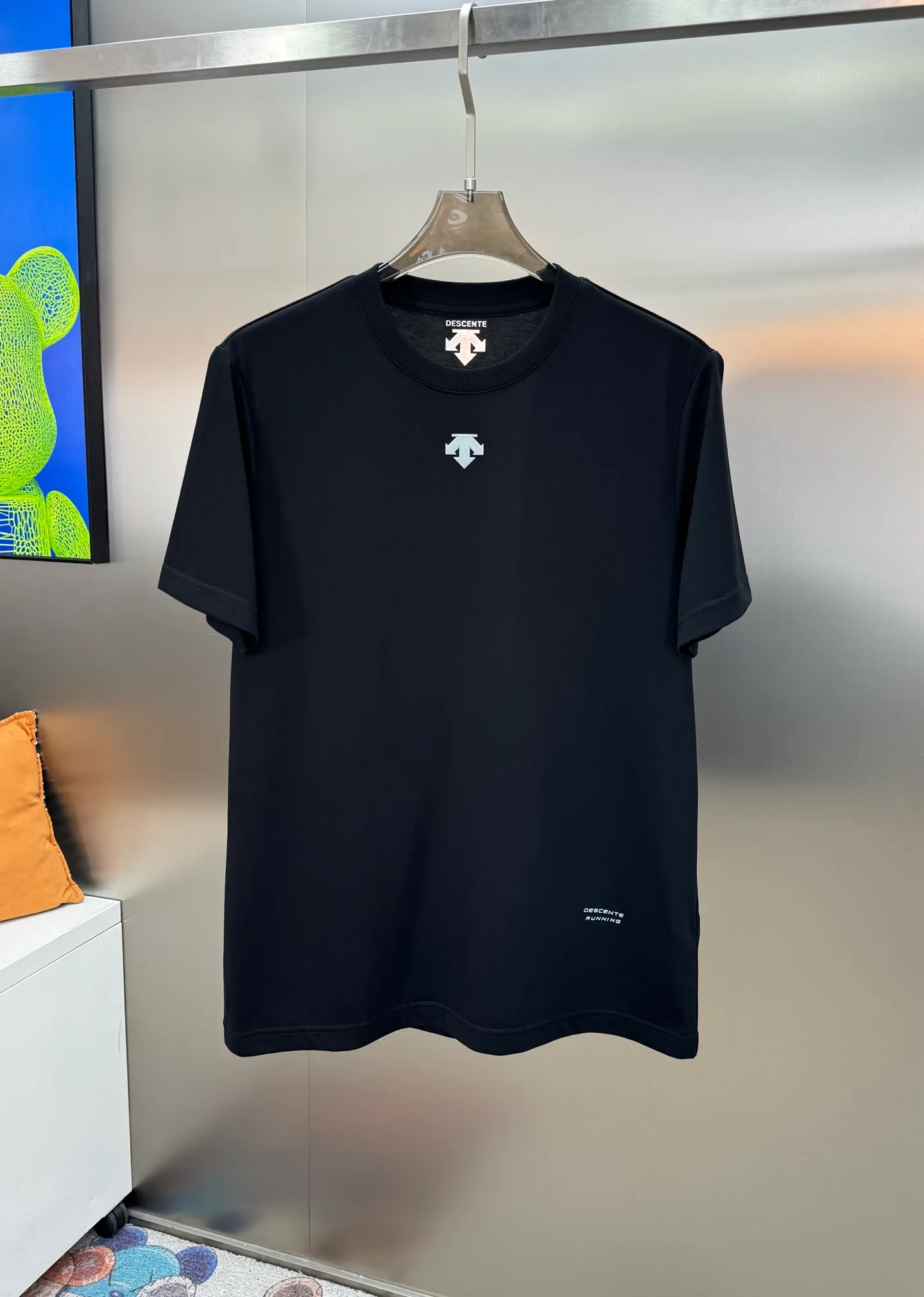 165 ⚜️DESCENT*Desun-special basic T-shirt. 24s New Arrival Men and Women Same Style! Solid colors are recommended! Classic logo on the chest. 3D silicone three-dimensional design. Simple and high-end. The texture is excellent, comfortable and breathable. It is unforgettable! Customized high-quality g-woven cotton fabric. Comfortable and soft. Color: Black. White. Dark Gray. Sizes: M-3XL. Fitted version! (S and 4XL.5XL can be customized) 175/140 catties recommended L