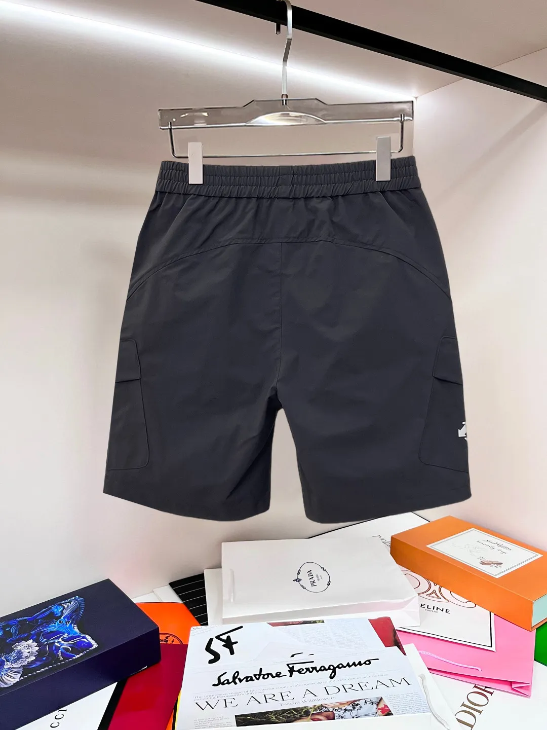 Descente's three-standard complete 2026 summer New Arrival men's casual shorts, advanced custom-made Breathable fabric, Breathable fabric, extremely stretchy and comfortable, impeccable details, top-grade accessories, original logo design concept, delicate and soft feel! The upper body fit is awesome! Size: M-XXXL Please state your height and weight when ordering