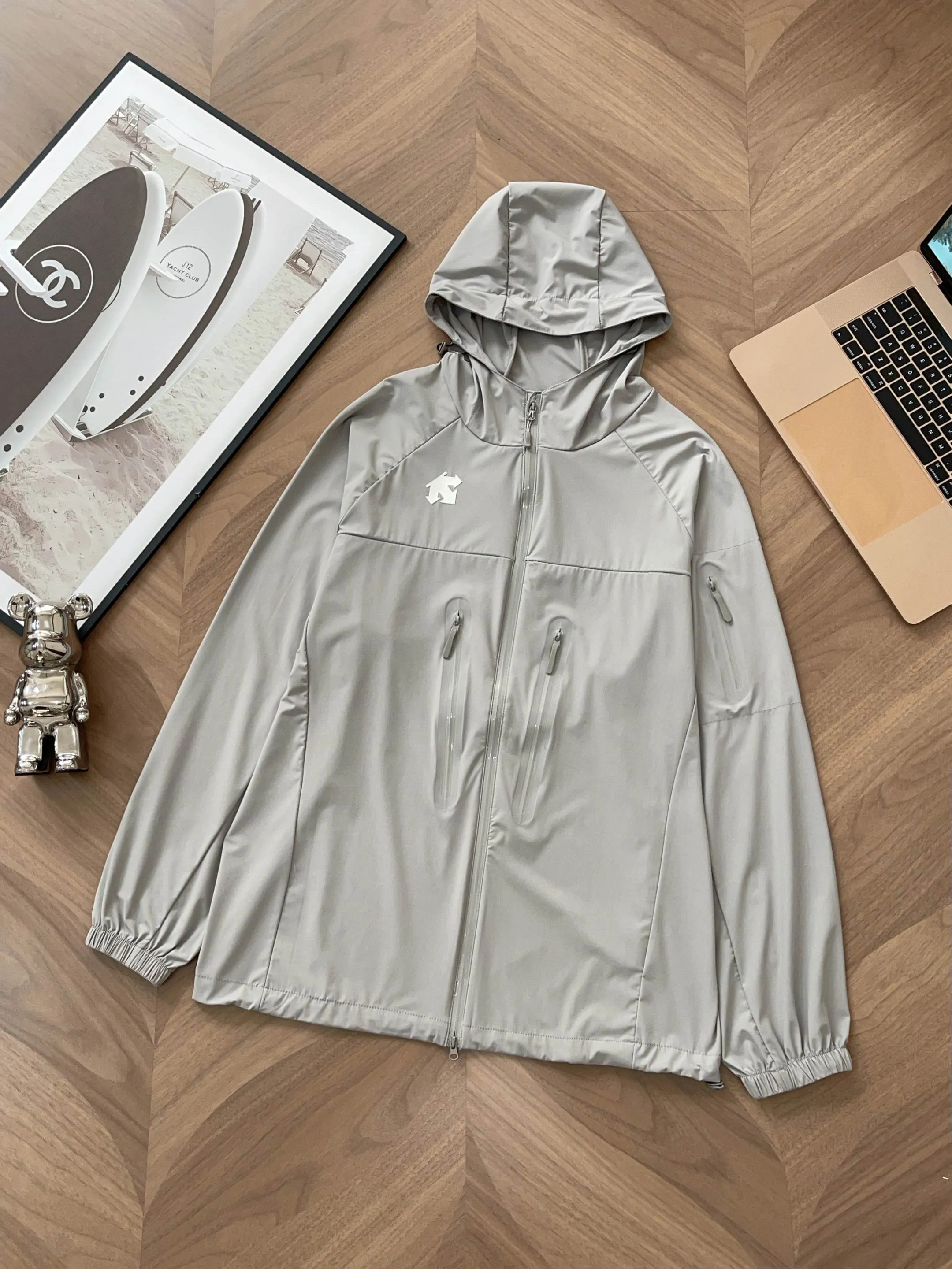 9937# DESCENTE ！ ！Premium Quality ！ ， ， ， 99% Breathable 、 ， ！ 、 。 Windwall 、 、 、 、 … 、 、 、 … 、 ， 、 ， 、 … 、 ！ 、 … ！ ！ ：Black，White，Gray Size：M-3xl