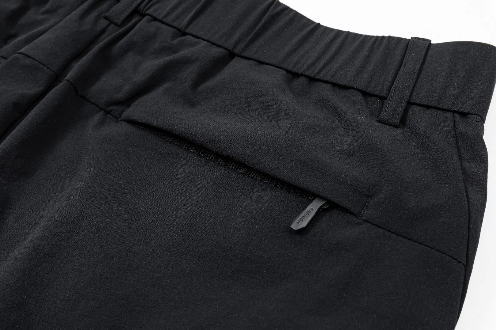 Descente Thin Hot Sale Casual Pants High Elastic Slim Versatile Casual Pants Made of high-density mountaineering fabric provided by customers with four-way elastic fabric! Wear-Resistant is water repellent! Military-grade three-dimensional tailoring, free movement without restriction! Very Versatile, it can be worn for daily work and outdoor sports. This style has been designed by many famous designers and is the perfect combination of fashion, leisure and outdoor sports, so it is your best choice whether you wear it daily or outdoors. The tailoring adopts three-dimensional cutting to make every part more fit and comfortable. The diagonal pockets have new zippers. The knee part has been cut into three dimensions to make it more suitable for sports. Breathable and moisture-wicking, water-repellent, and built-in adjustable belt at the waist, very convenient. Three-dimensional cutting structure, crotch triangle joint design, ergonomic, unrestricted movement. 2 enlarged diagonal pockets for safer placement of items. The craftsmanship of the factory's shipments is indeed outstanding. It is anti-static, anti-pilling, crisp and stylish, and has good Breathable performance! Without going into too much detail, you will understand just by looking at the picture. This item is very unique and is a scarce item. It is not something that is always available. Come to those who know the stuff. Color: Black Size: M-3XL