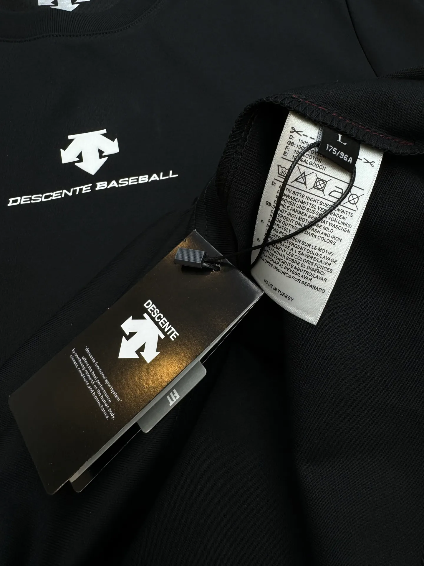 165 ⚜️DESCENT*Desante basic T-shirt. New Arrival men and women Same Style❤️Solid color recommended! Classic logo on the chest. 3D heat transfer design. Simple and advanced. Excellent texture, comfortable and breathable. Unforgettable! Customized high-quality g-woven cotton fabric. Comfortable and soft. Color: Black.White.Khaki.Burgundy.Light Gray.Sizes: M-3XL (S and 4XL can be customized) Slim fit ❗️175/140 pounds recommended L