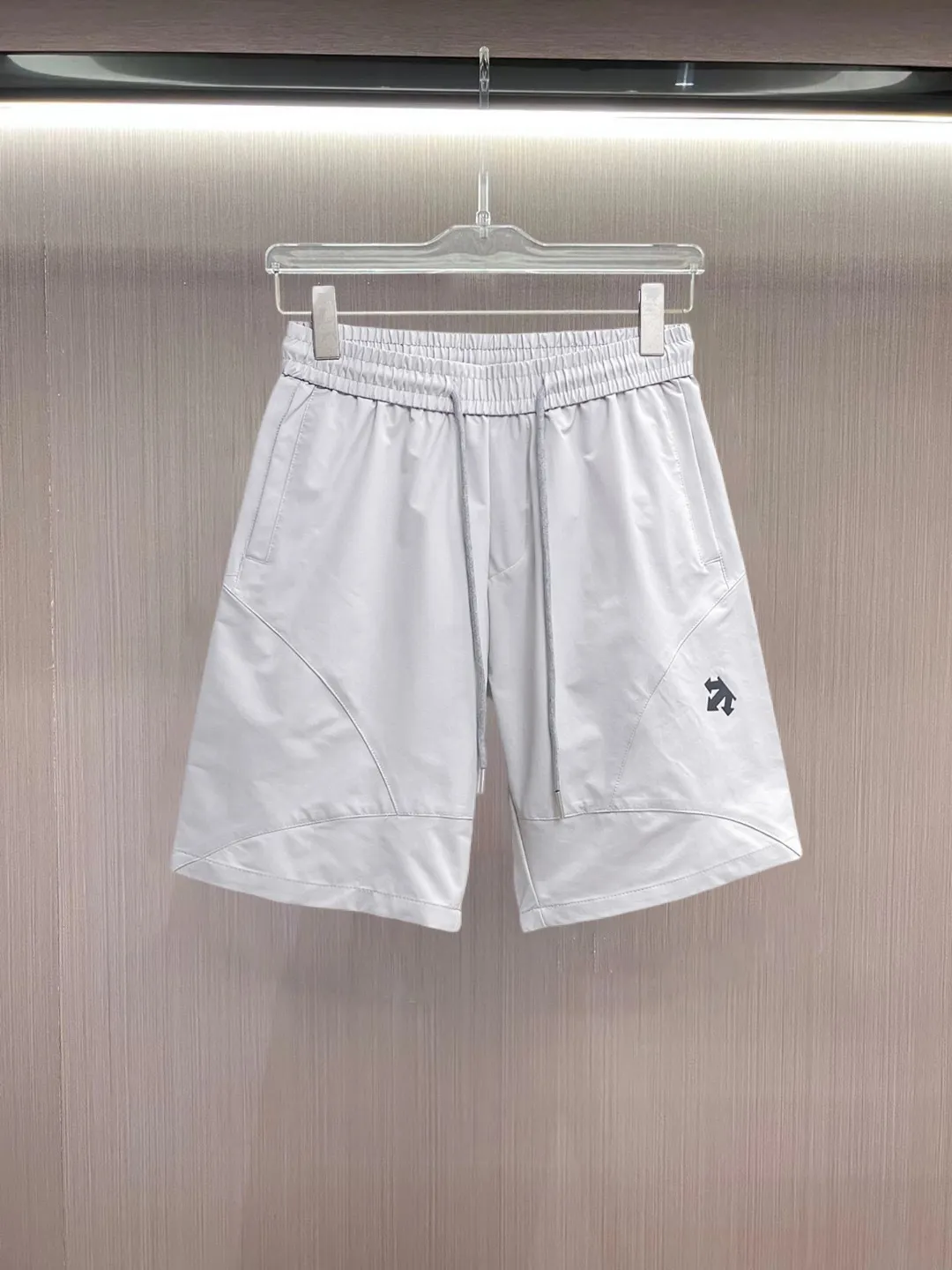 🆕Desante SSNew Arrival pure cotton men's casual shorts, advanced custom-made Breathable fabric, Breathable fabric, extremely stretchy and comfortable, with impeccable details, top-grade accessories, original logo design concept, delicate and soft feel! The upper body fit is awesome! Size: M-XXXL Please state your height and weight when ordering