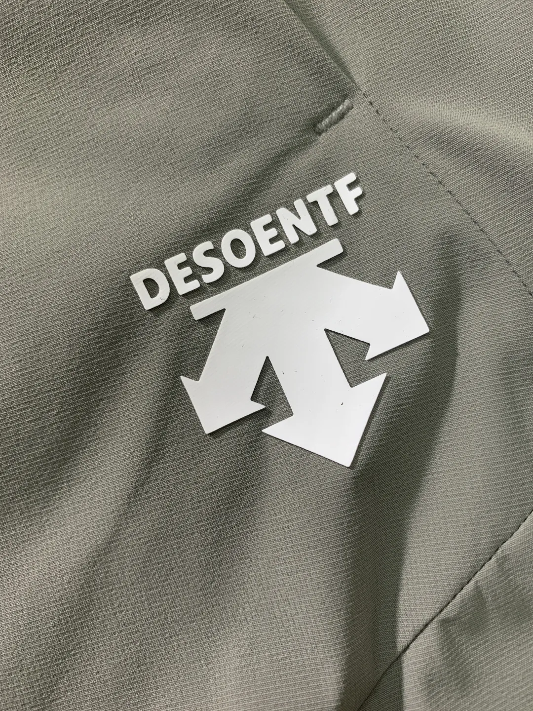 Descente quick-drying casual trousers official website Same Style functional fabric, three-dimensional silicone, anti-UV, quick-drying, sweat-absorbent, light and traceless Color: Light Green Sizes: S～3XL