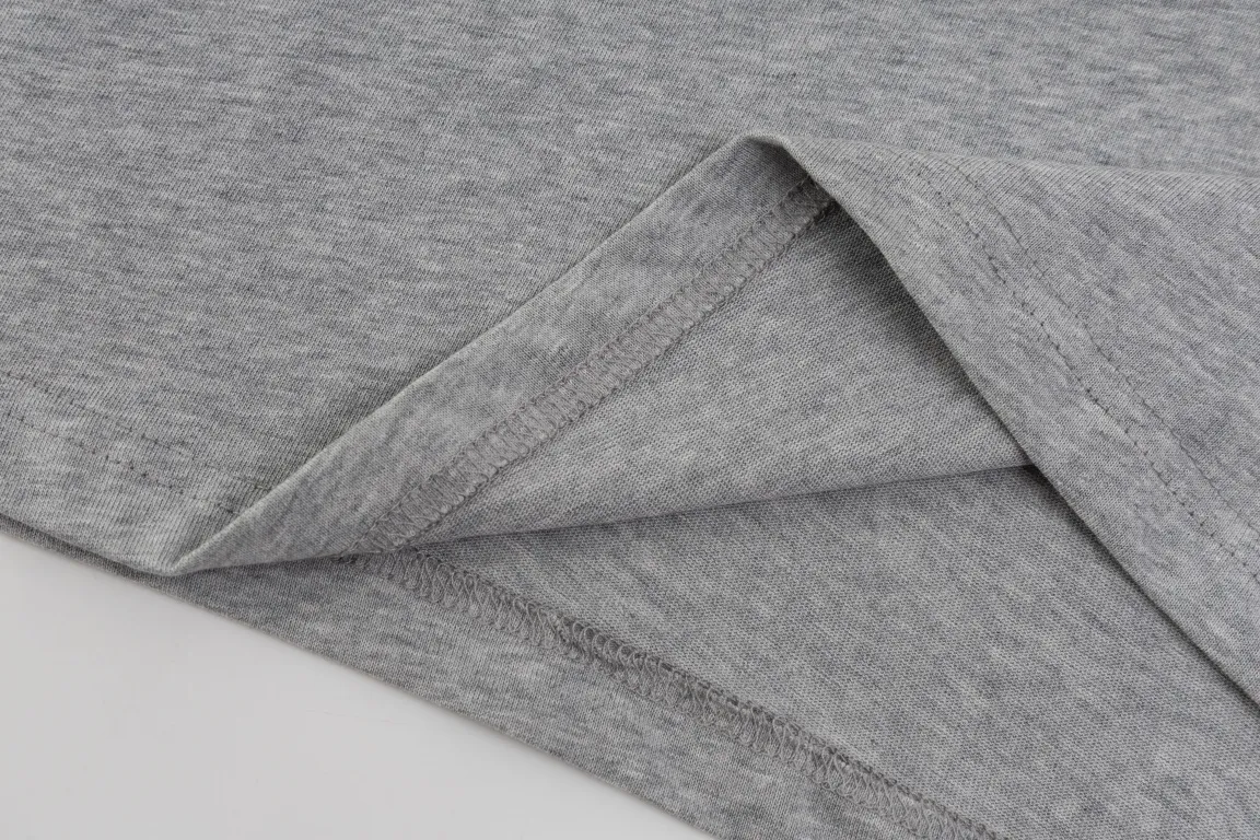 【 . Quality】 DIOR 2024New Arrival logo T 32 100% ( ) 1x 1 ( ) 1:1 1:1 ( ) ：8827# ：Gray White Size：XS S M L