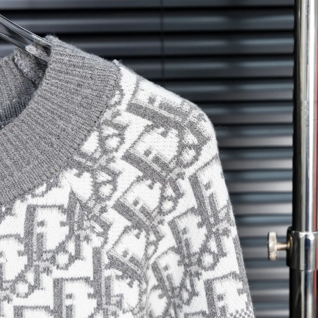 Style: Dior DIOR all-over horizontal stripe knitted sweater Size: S-XXL Fabric: Wool blend Accessories: A full set of customized original accessories