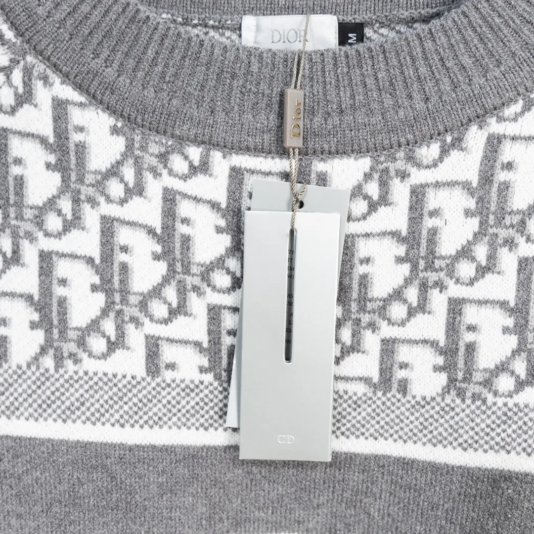 Style: Dior DIOR all-over horizontal stripe knitted sweater Size: S-XXL Fabric: Wool blend Accessories: A full set of customized original accessories