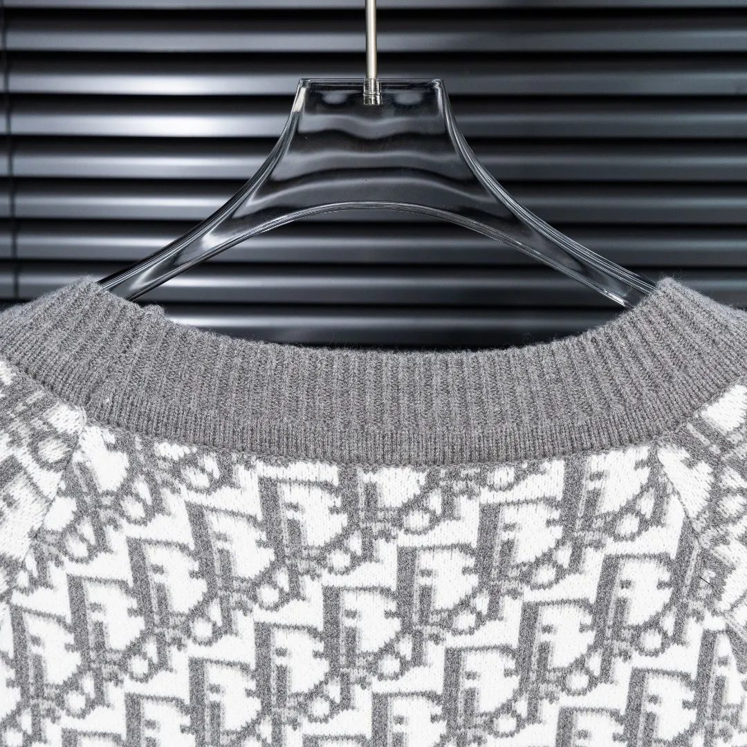 Style: Dior DIOR all-over horizontal stripe knitted sweater Size: S-XXL Fabric: Wool blend Accessories: A full set of customized original accessories