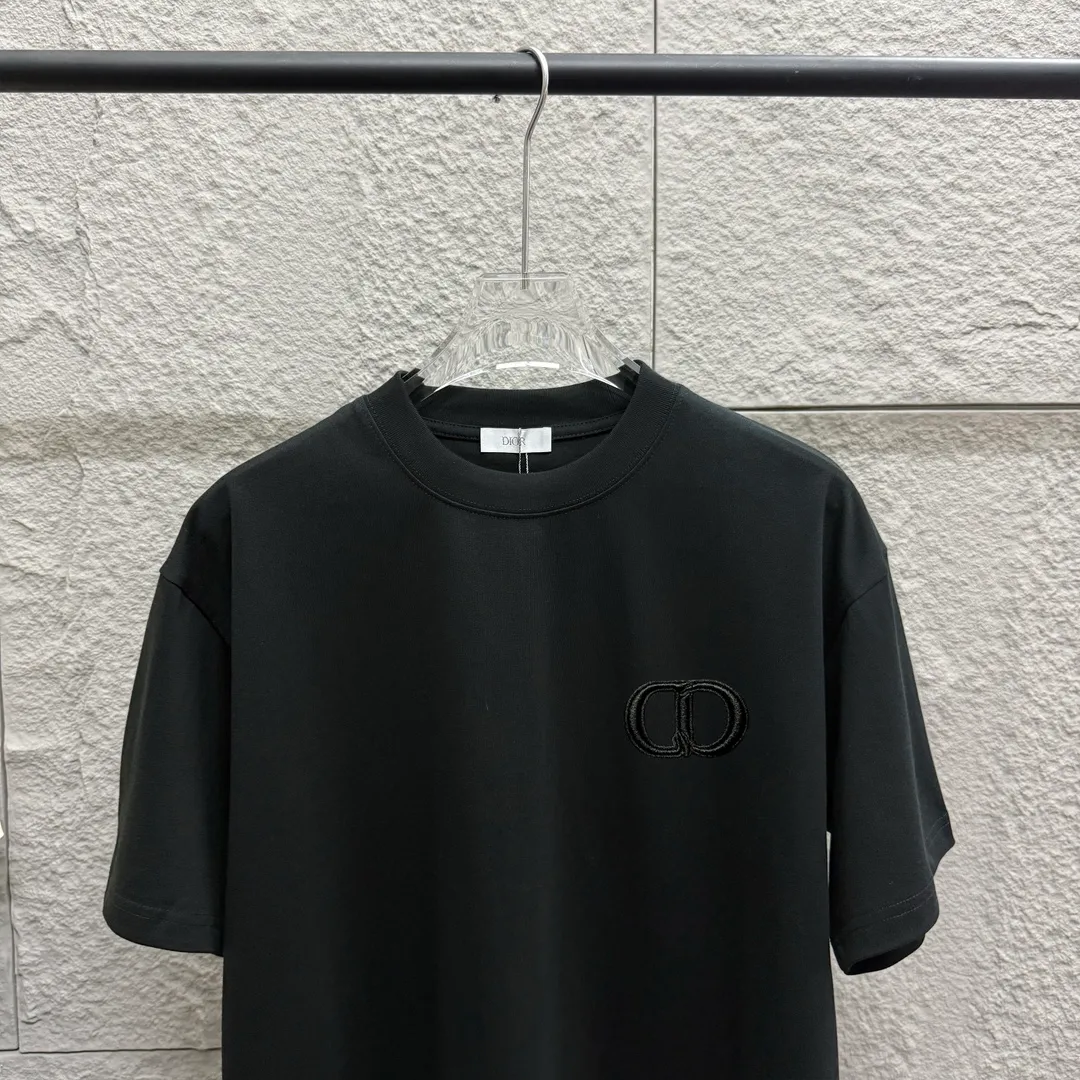 Dio* 2025 Classic CD logo T Same Style ： Black White Light Blue Gray Size： S （90-130 ） M （120-150 ） L （140-165 ） XL （160-180 ） XXL （180 ）
