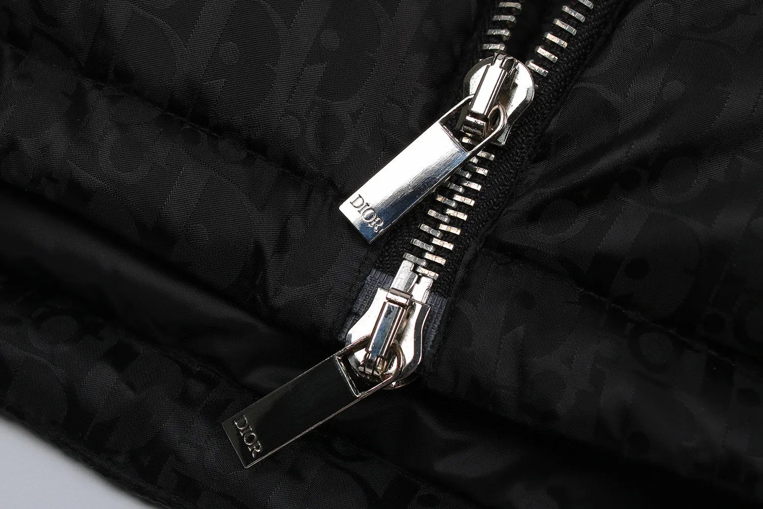 【 】 CD 23SS 27,000 ， Logo Classic Oblique ， ， ， 90 ， ， ， ， ， 。 ， ， 、 、 ， Quality ， 、 、 、 、 Logo 。 Size:46-48-50-52