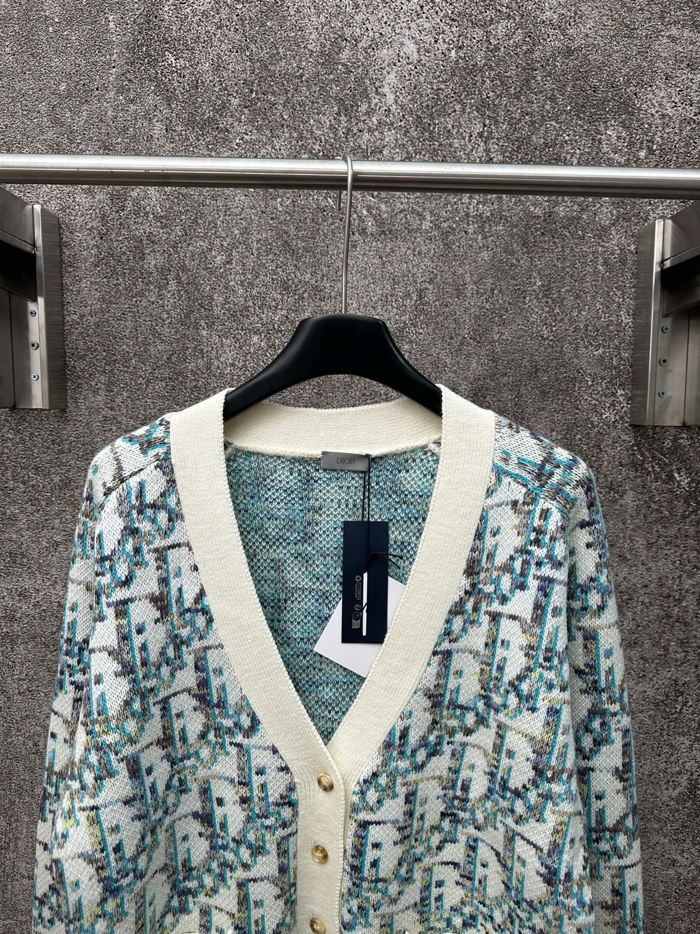 Dior 55 ，55% 45% 10 ， ， Dior Classic Oblique 。 ， ， Classic 。 ， 。 Size: S M L XL