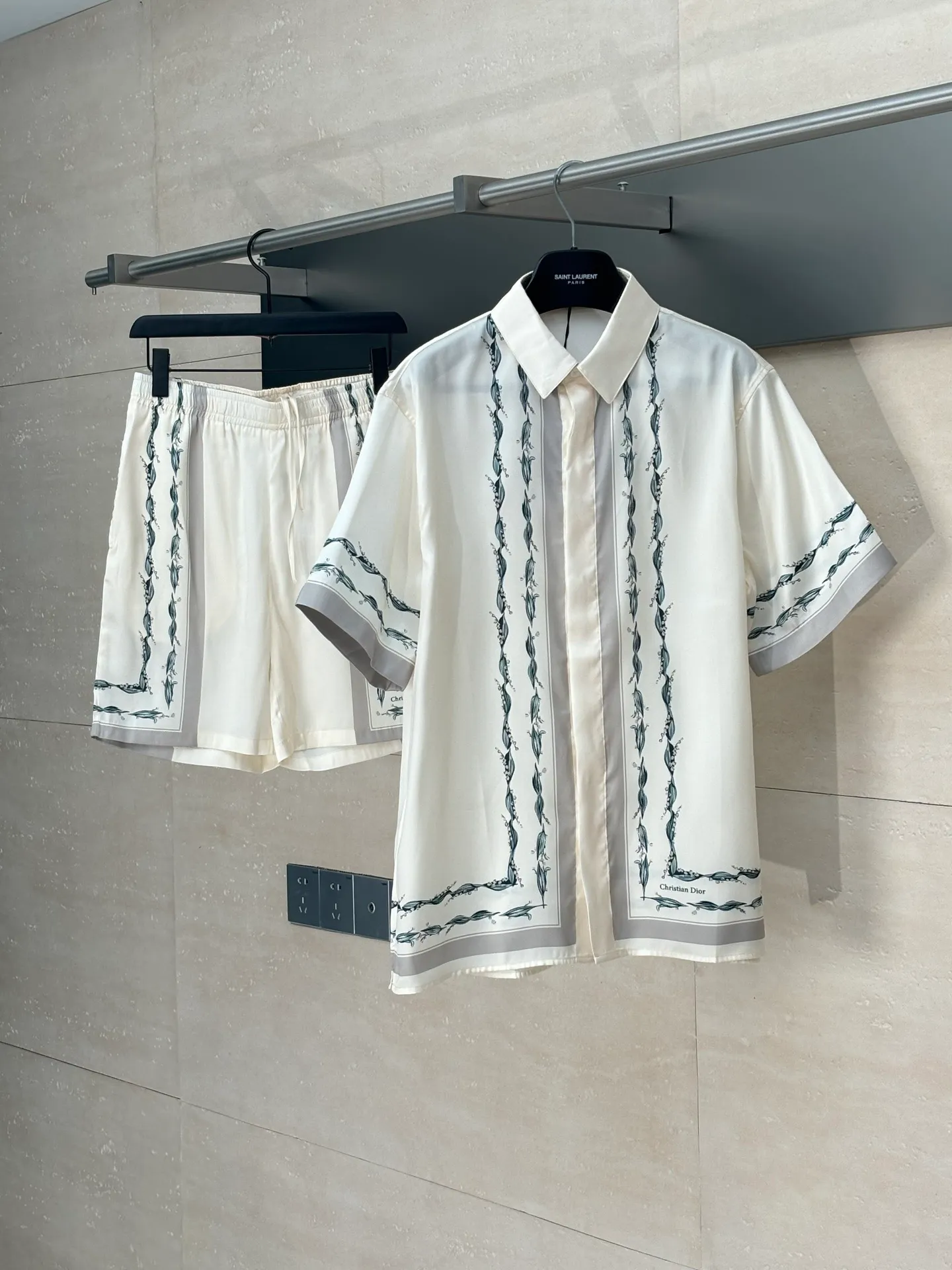 Dio 25ss New Arrival Classic Cistian Couture ， ， 。 White ， ， Classic 。 Size：S/M/L/XL
