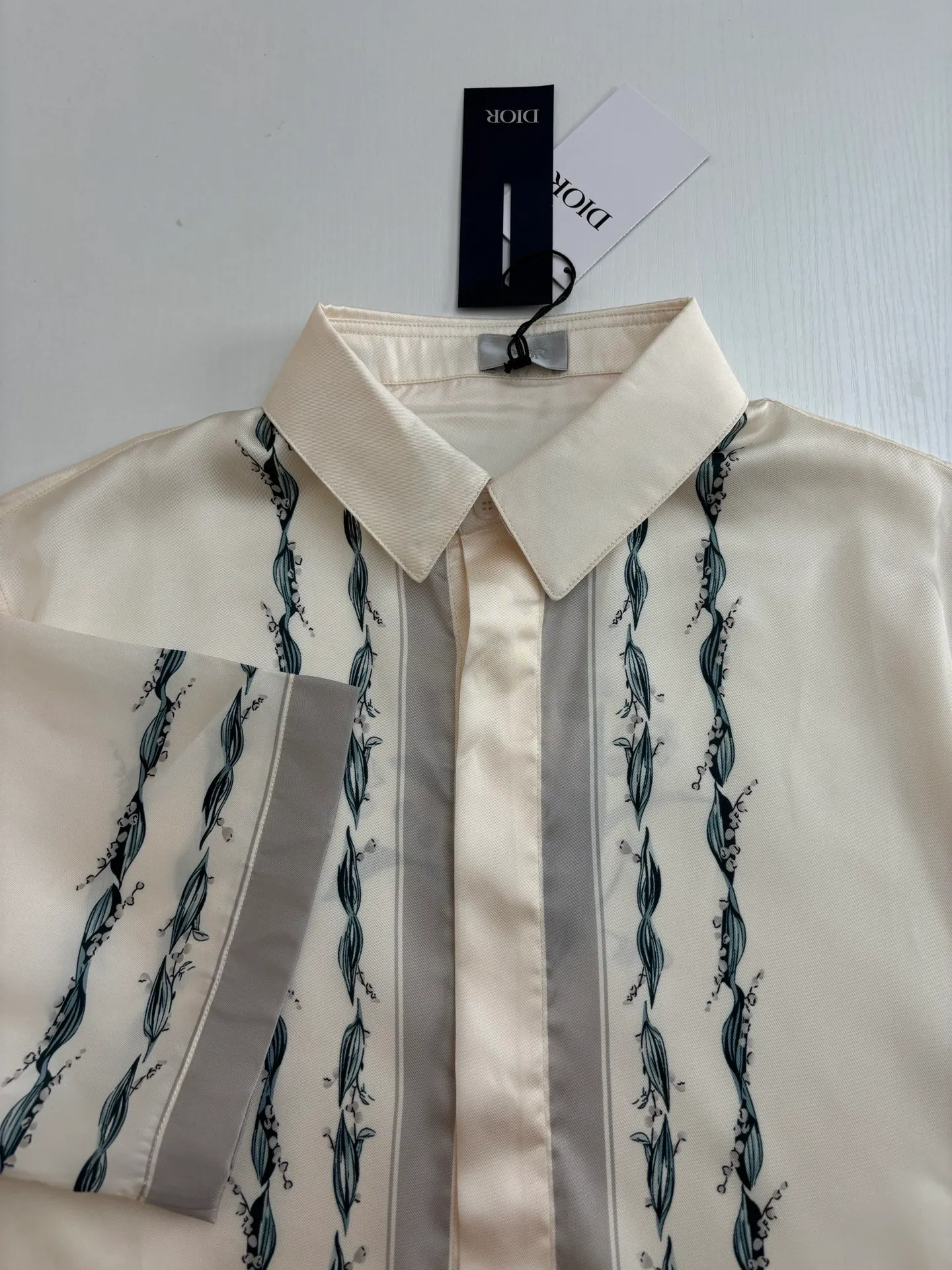 Dio 25ss New Arrival Classic Cistian Couture ， ， 。 White ， ， Classic 。 Size：S/M/L/XL