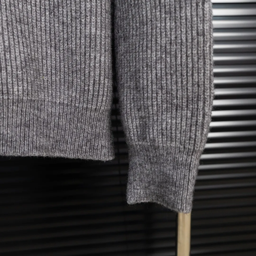 Style: Dior DIOR small label embroidered knitted sweater Size: S-XXL Fabric: Wool blend Accessories: Full set of customized original accessories