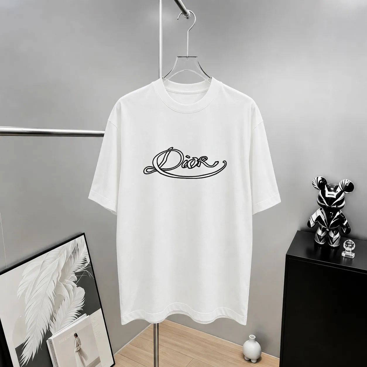 dio~ Dior letter signature embroidery, official Same Style "differentiated currency fabrics" Double yarn pure cotton, tight yarn short-sleeved tee upper body is very comfortable, Same Style half sleeves for men and women, dropped shoulders and loose fit Color: Black White Coffee Brown Size: S (90-130 pounds) M (125-150 pounds) L (135-165 pounds) XL (160-190 pounds) XXL (185 pounds)