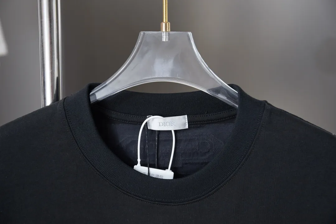 Christian Dior CD 26SS early spring Year of the Horse Limited Edition Peng Yun War Horse🐎logo embroidered short sleeves light luxury essential item for daily commuting for men and women correct version welcome to compare detailed features gram 100% pure cotton double yarn jersey fabric custom dyed in the same cylinder special thickened 32 pieces double ply 1X 1 thread imported Tadajima machine high-density embroidery double-needle stitching process Original main mark, washed tag, brand moisture-proof paper packaging Color: White/Black Size: S/M/L/XL