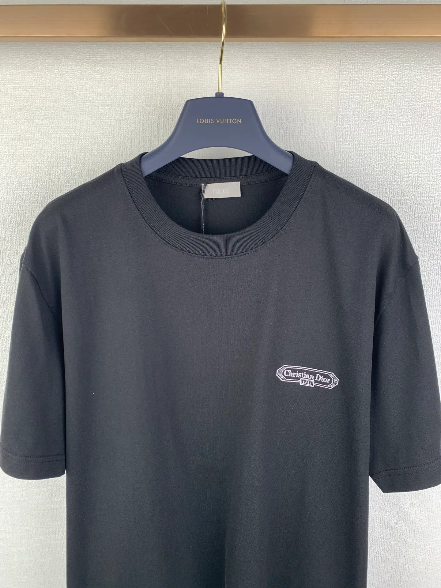 DIOR/ CD Box T T CD Box ， Dior 。 ， ， ， 。 ！ ：Black White Green Sizes：S M L XL