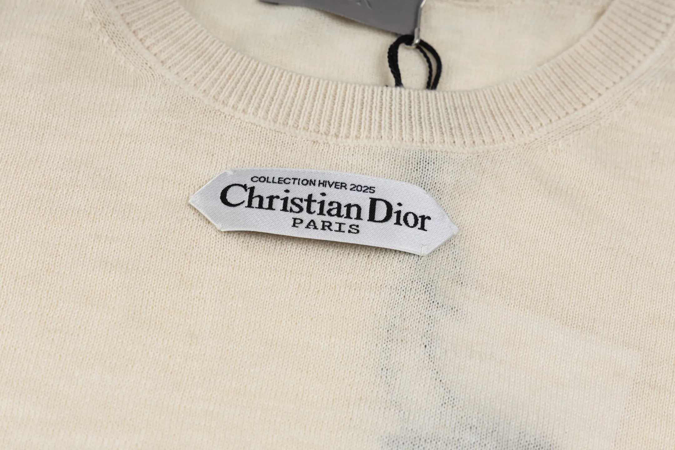 】 CD 25FW （ ） ， 。 ， 。 ， Classic 。 、 ， Breathable ， 。 ， 、 ， ， 。 ， ；Black White ， 。 ， 。 Size:XS-S-M-L