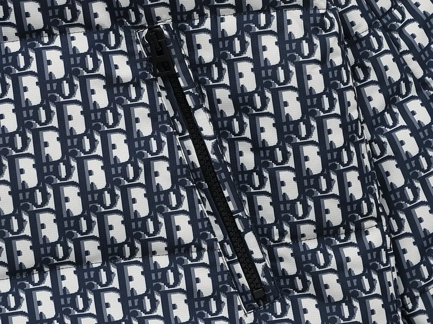 ： sizi： DIOR Series Classic 90 · · (Maria Grazia Chiuri) ， 。 ， “CHRISTIAN DIO*” 。 ， 。Classic Versatile ， ， ！ ！ ， ， ， ，3D ！ ， ，l ， ， ， ， riri ！ 90 ， ， ！ ， ， ， ，