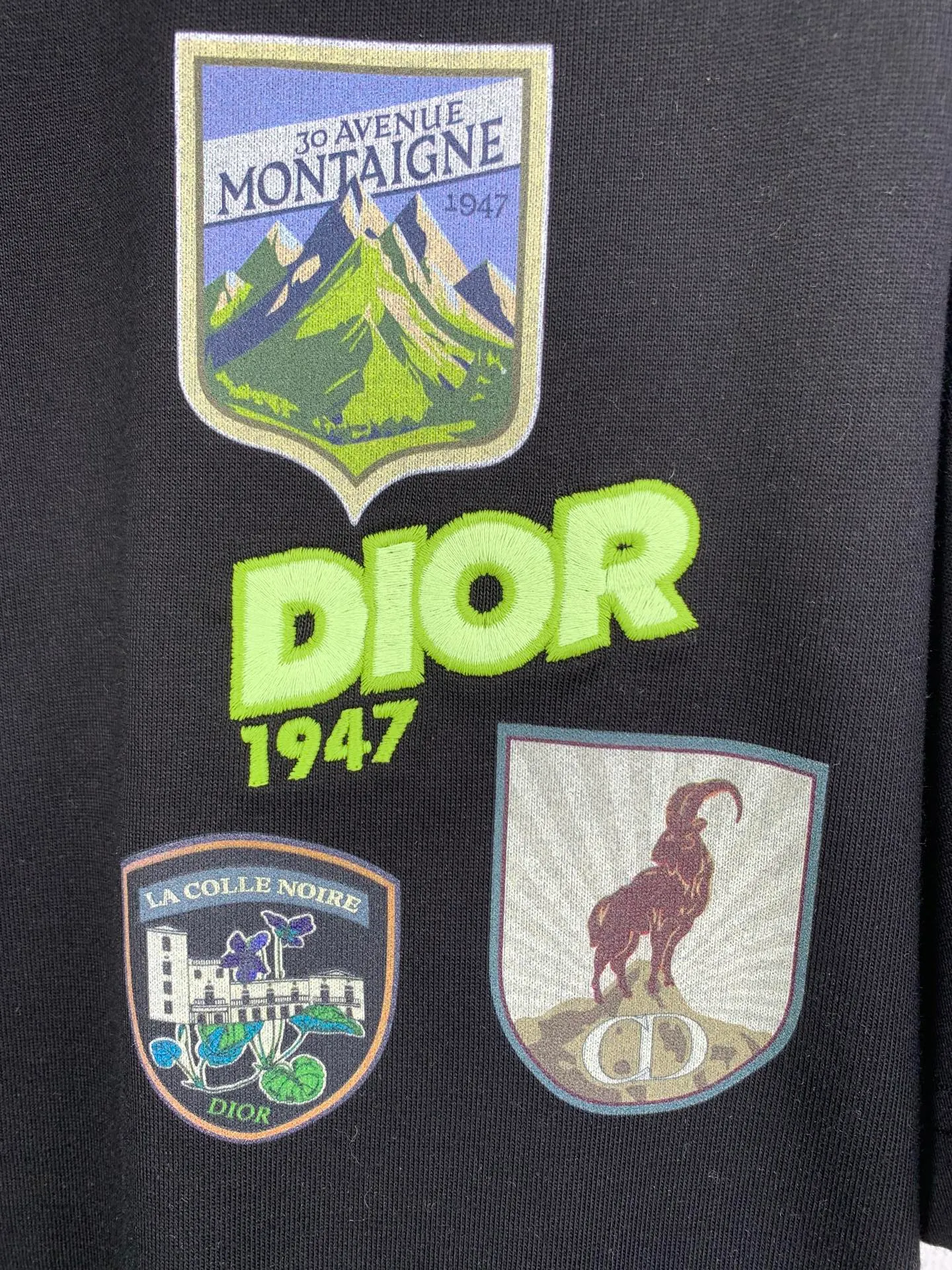 Dior 25SSNew Arrival Dior Mountain T ， Dior Mountain T Series ， ， Dior Dior Classic 。 White ， ，Series ， 。 ：White Black Sizes：S M L XL