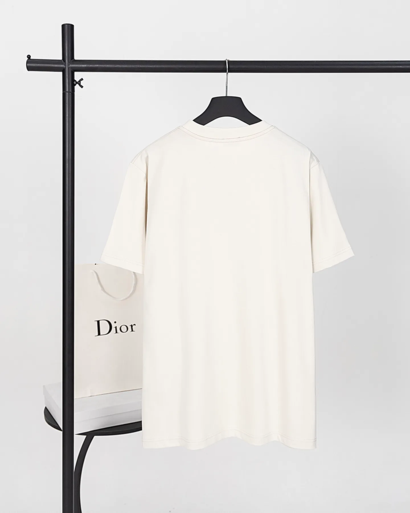 【 . Quality】 DIOR 25New Arrival T Cistian Couture T Series ， Classic 。 ， Cistian Couture 。 ， 。 32 100% ( ) 1x 1 ( ) 1:1 1:1 ( ) ：8853# ：White Black Blue Size：XS S M L